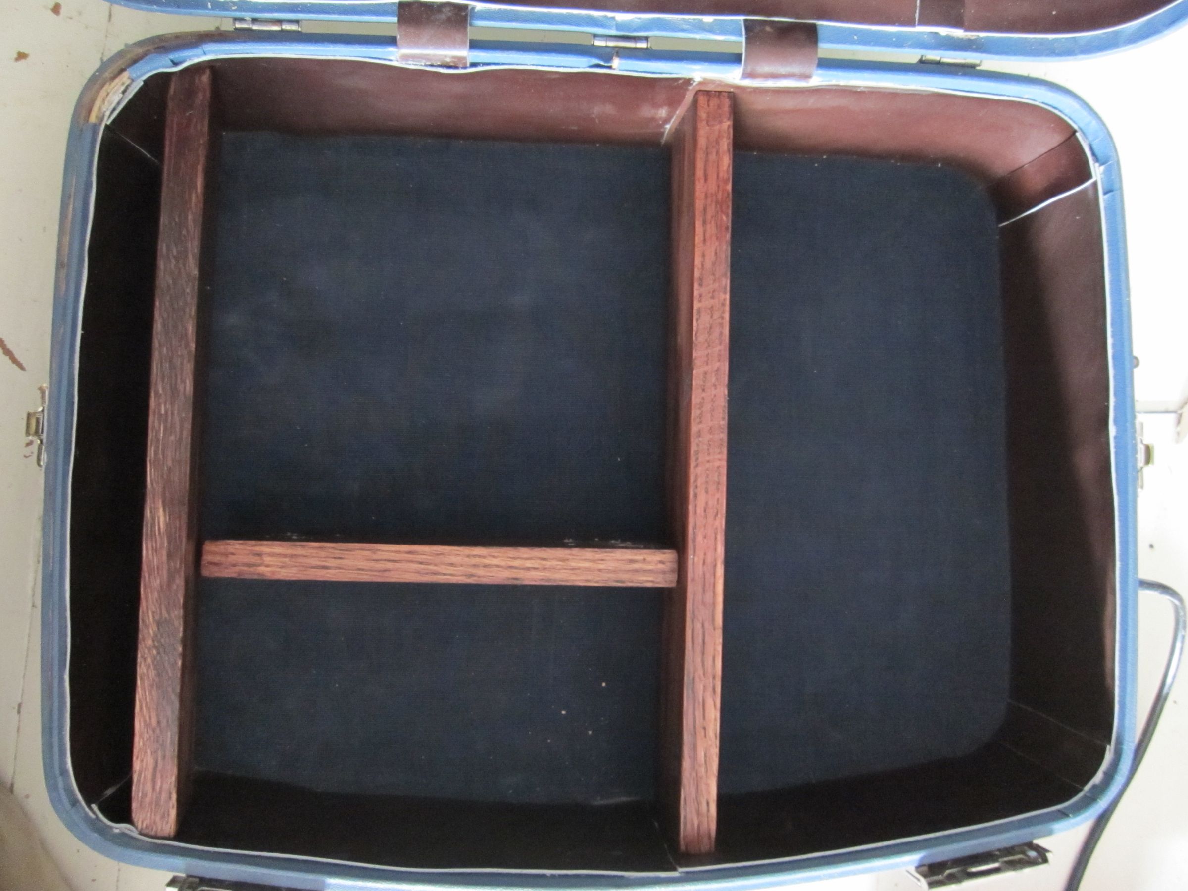 BookCASE Travel Bookcase in a Suitcase! 7 Steps (with Pictures