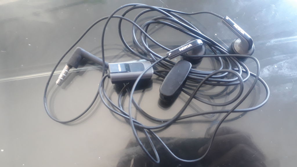 File Name Iphone Headphone With Mic Wiring Diagram