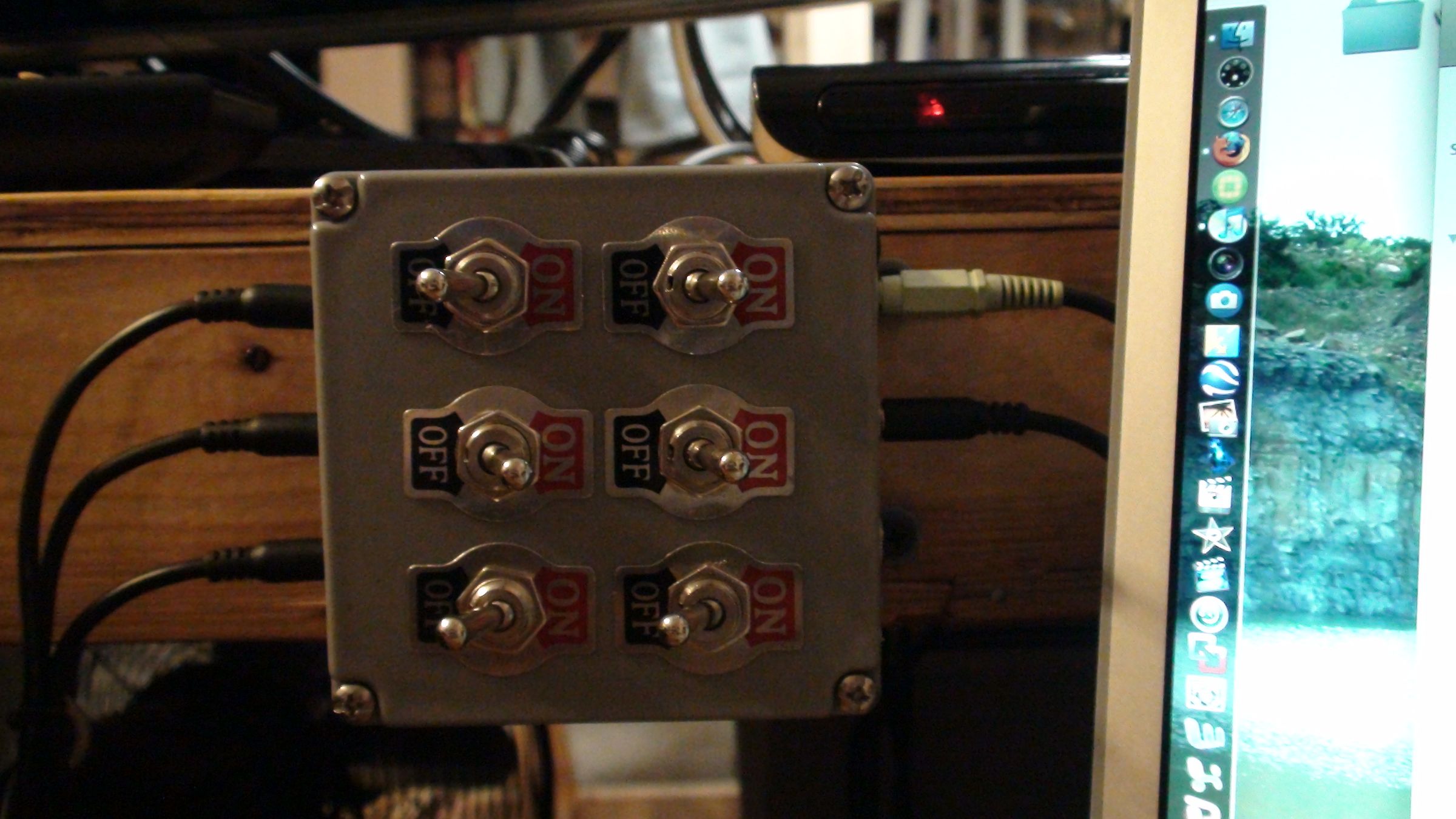 Audio Switcher Box (1/8" Stereo Jacks)