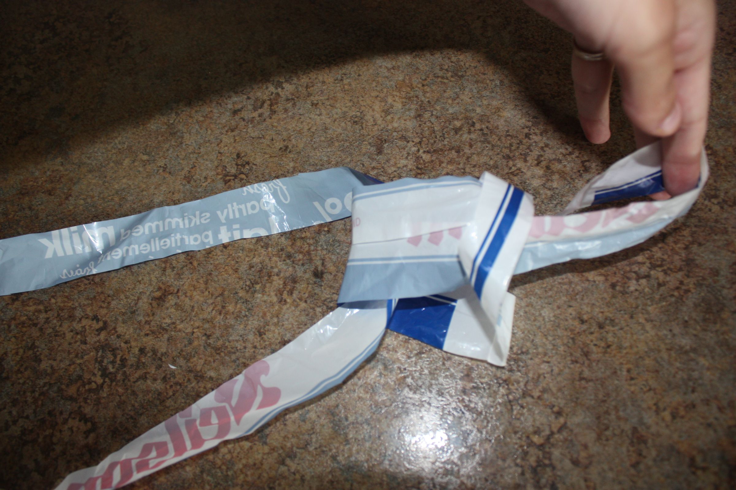 Making Milk Bag Mats Mats 4 Haiti 4 Steps (with Pictures