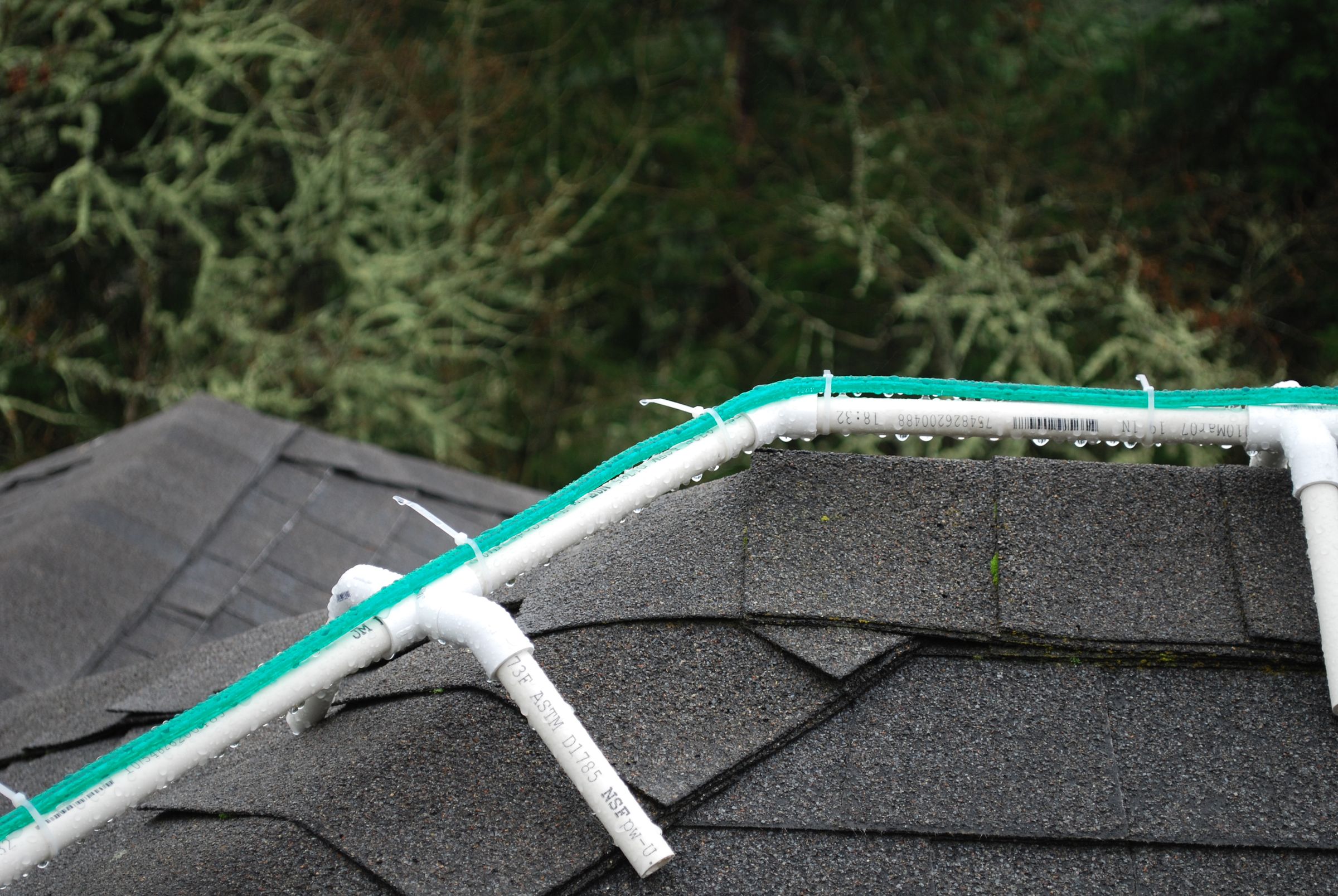 Frame for Installing Christmas Rope Lights on Ridgeline of Roof 4