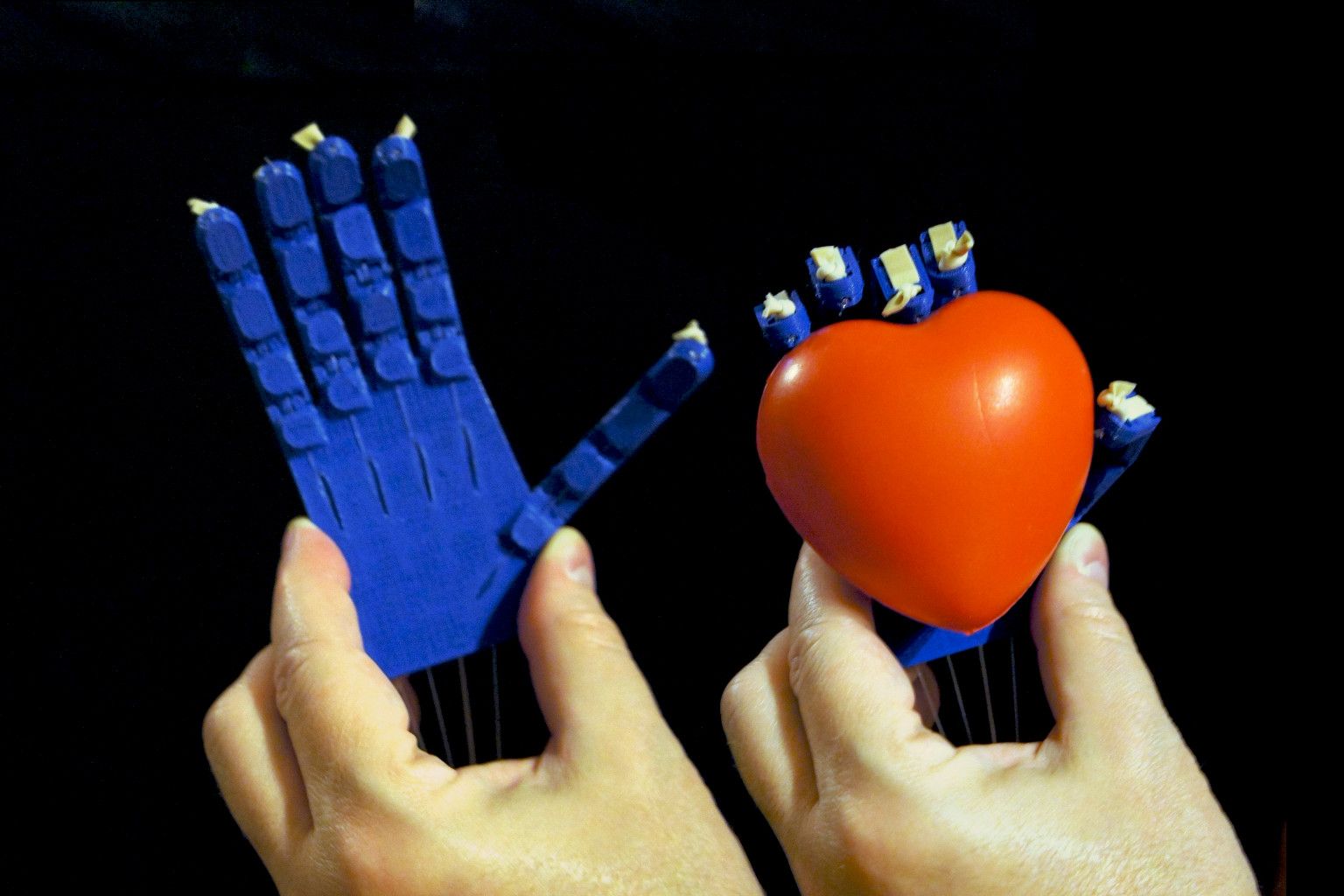 Prosthetic/Robotic Hand Printable As an Assembled Unit Without Supports