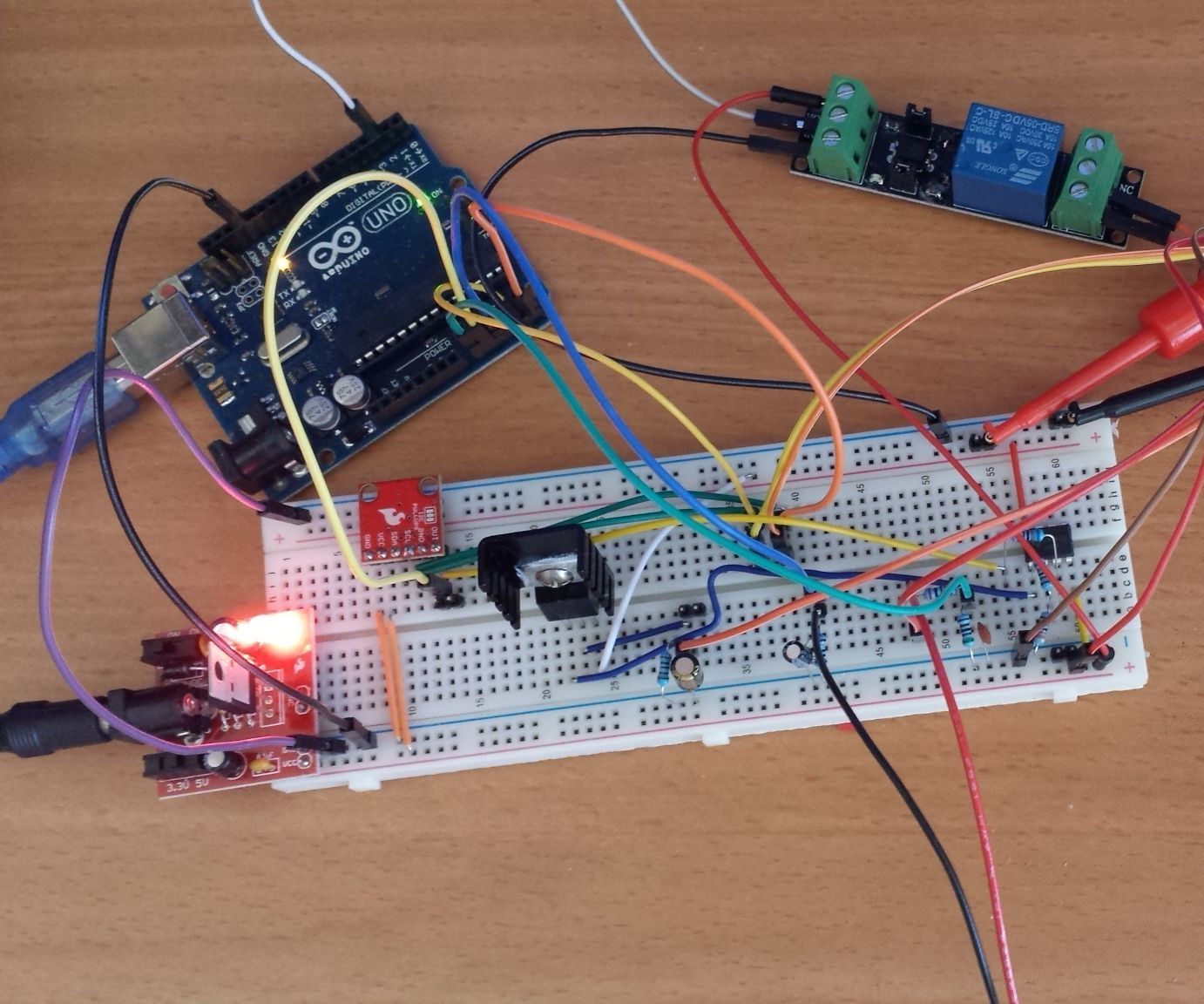 Intelligent Charger for 9V NiMH Rechargeable Batteries 