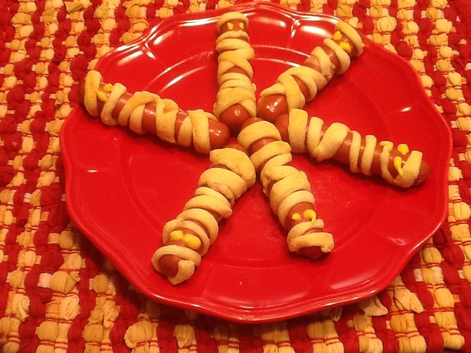 How to Make Mummy Dogs