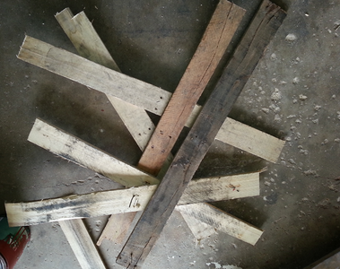 Tear Down Used Pallets