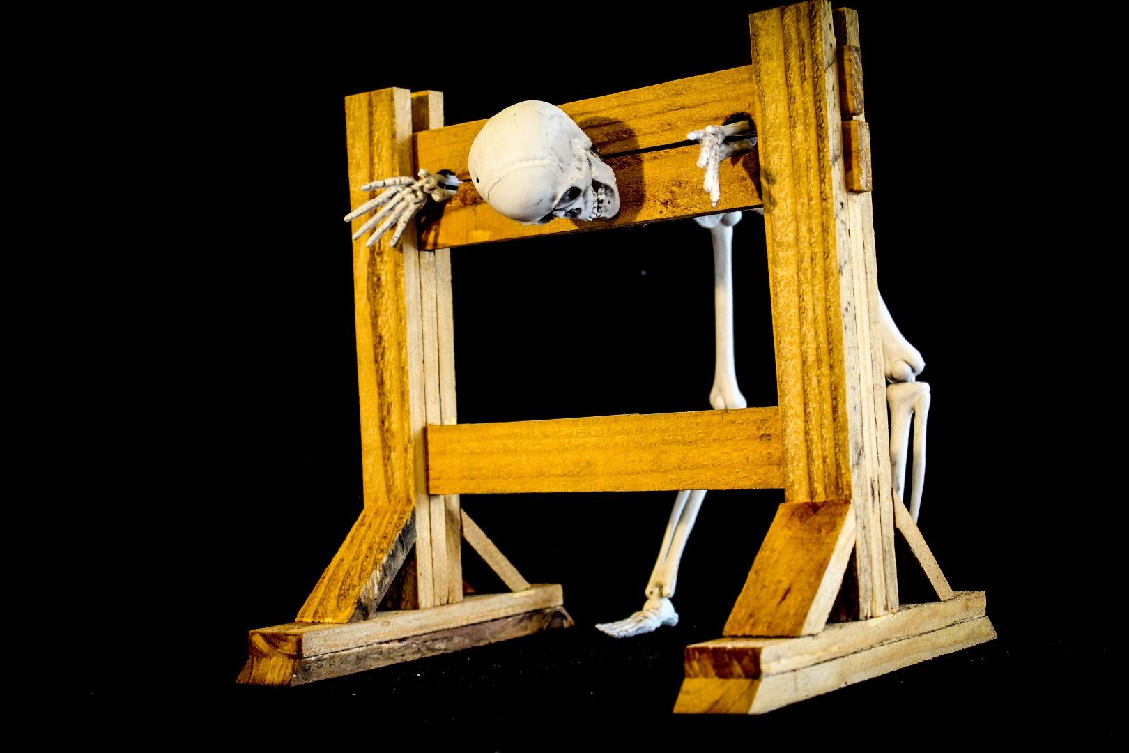 Mini Pillory (Stocks) 20 Steps (with Pictures) Instructables