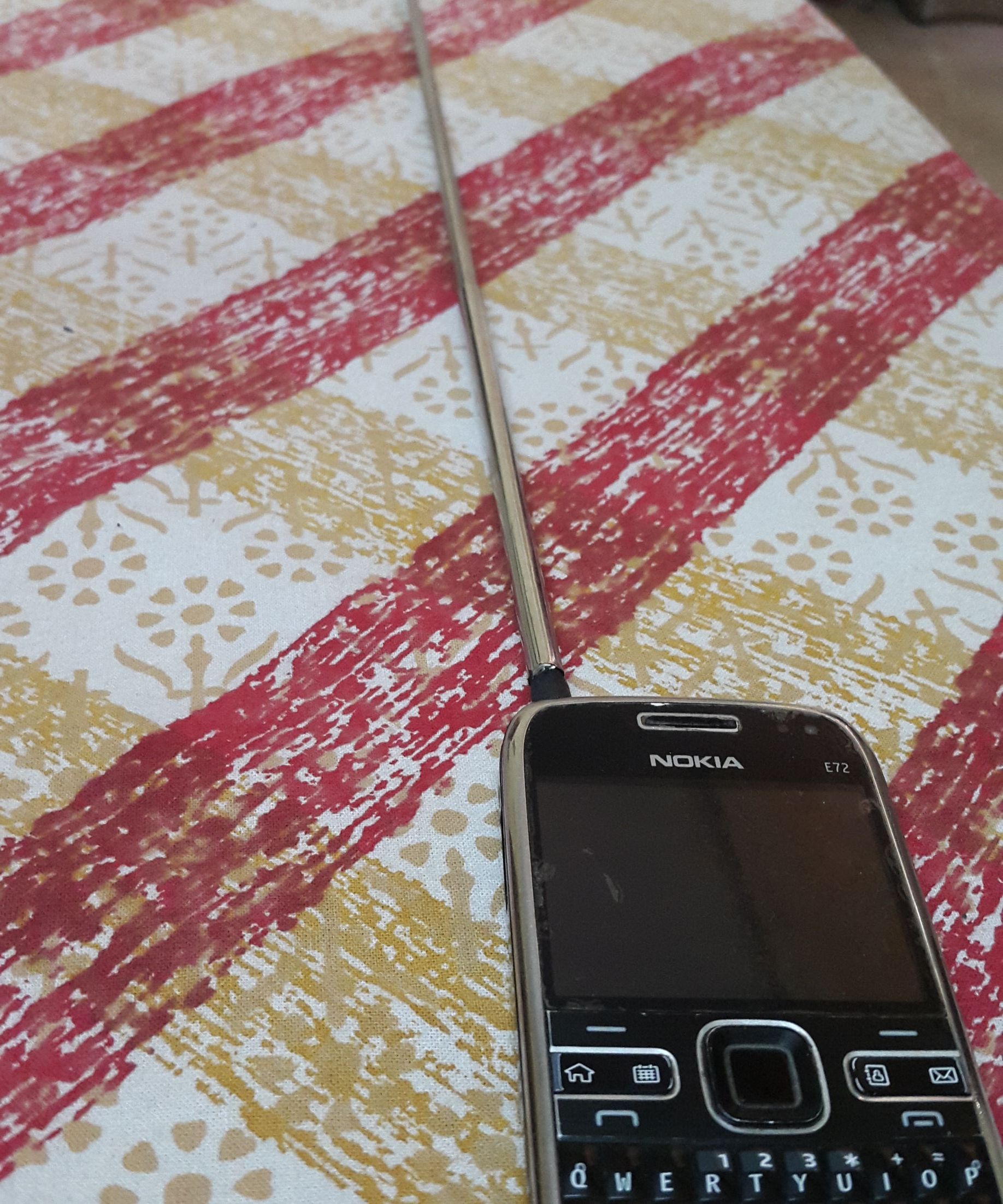 Make a Mobile Antenna to Listen to FM Radio Without Headphones