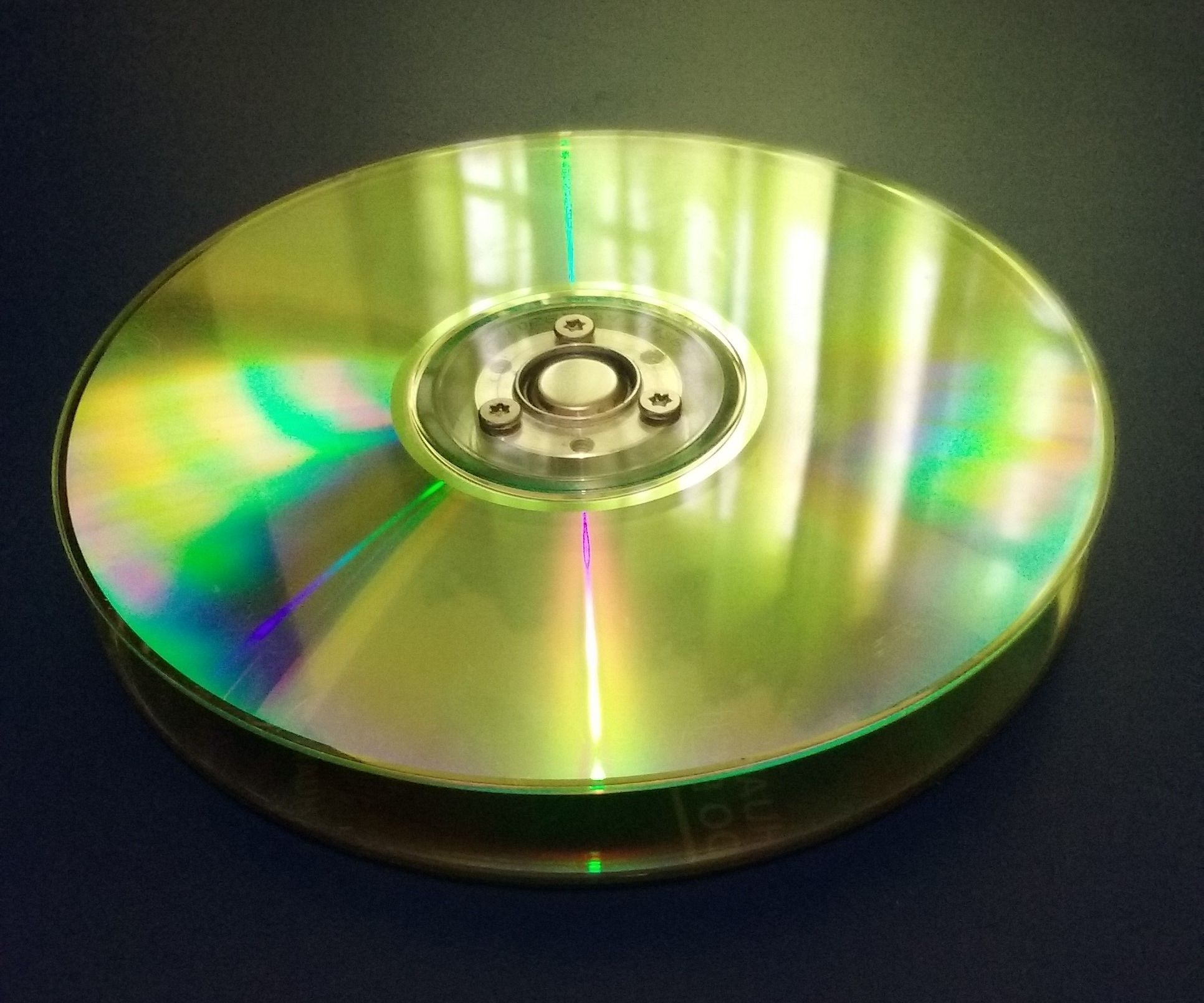 Lazy Susan With Old CDs and a HDD Motor