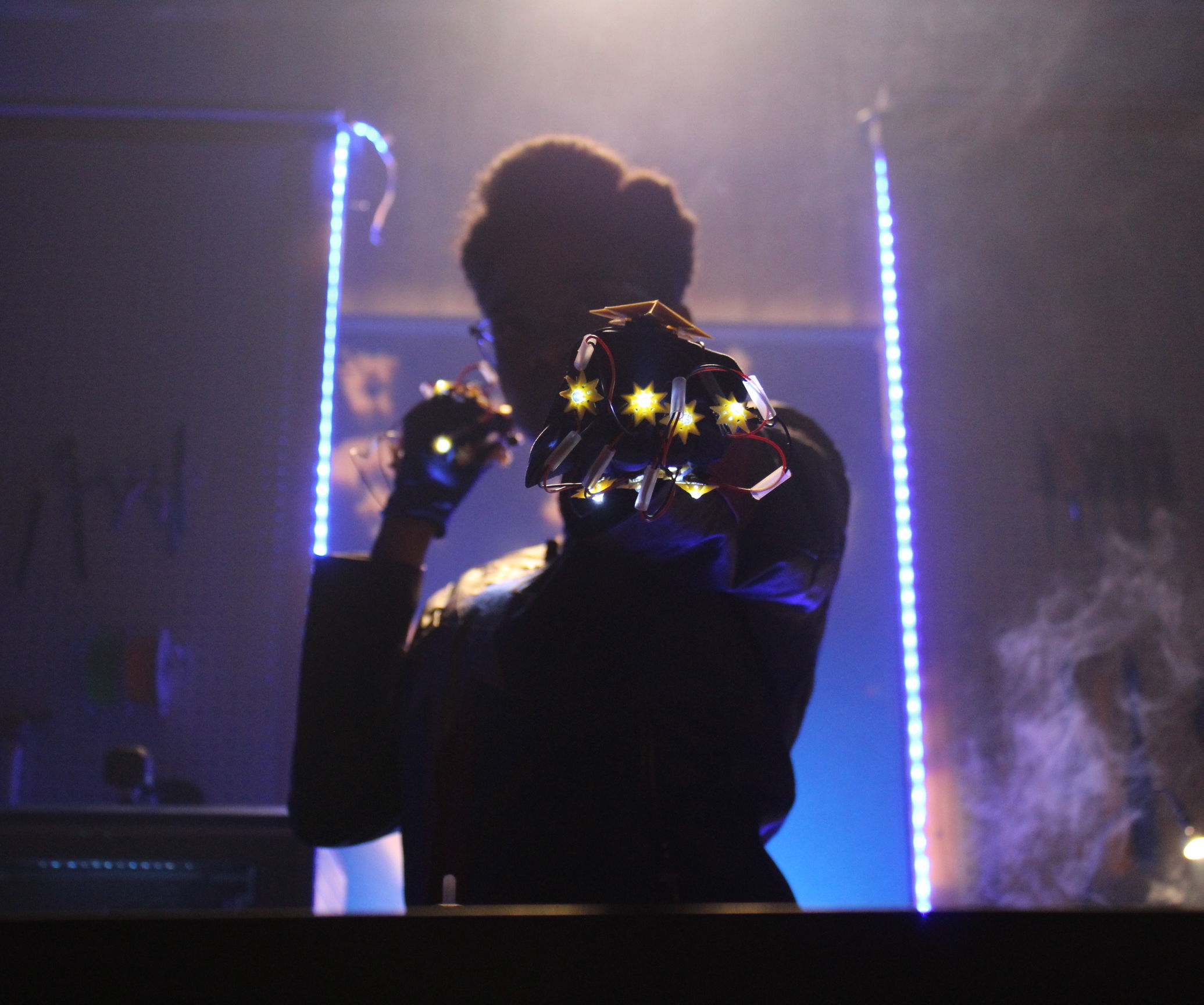 MLAB | CAPTAIN MARVEL POWER GAUNTLET