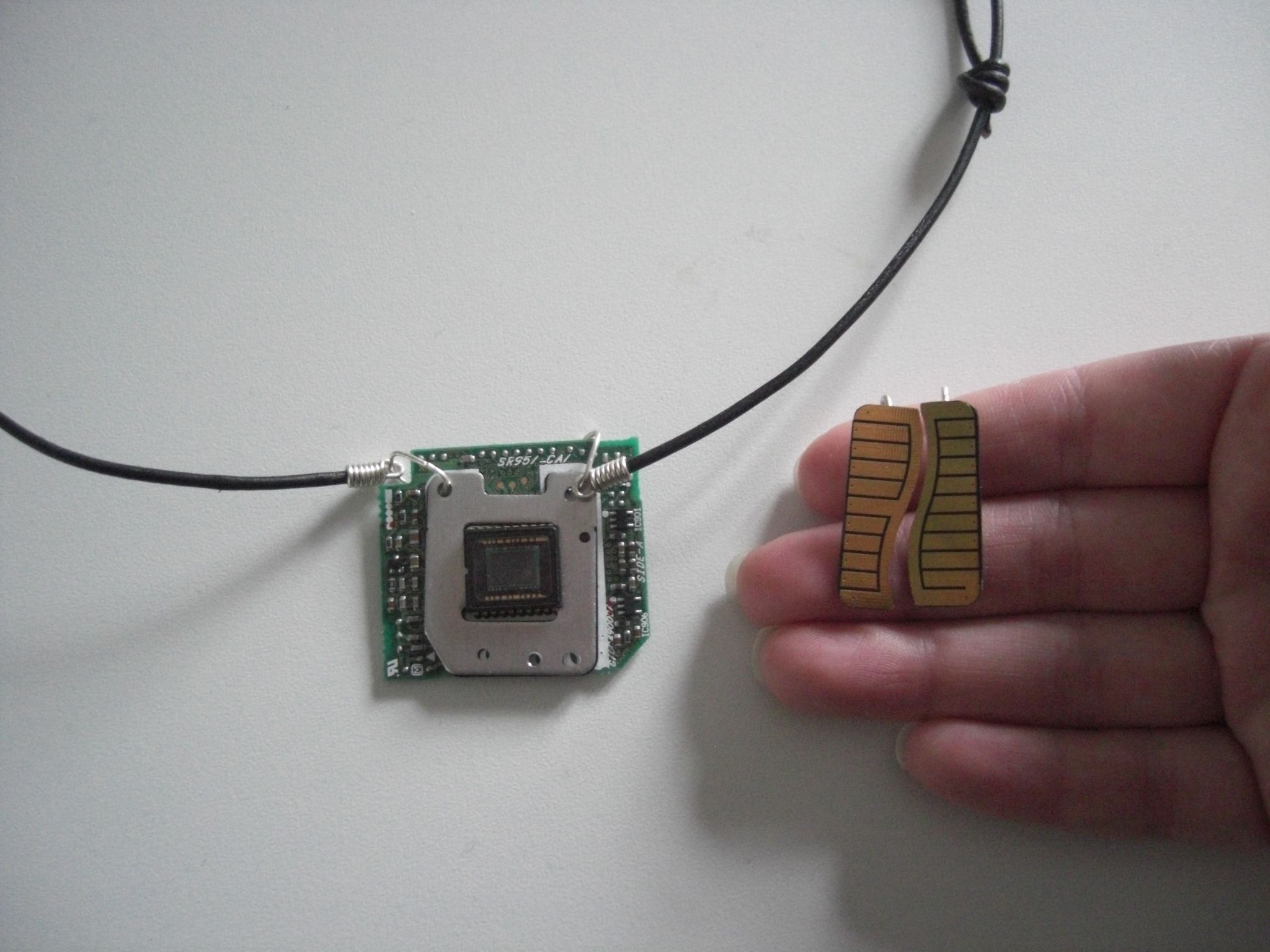 Reusing Old Camera Parts for Jewelry 10 Steps (with Pictures