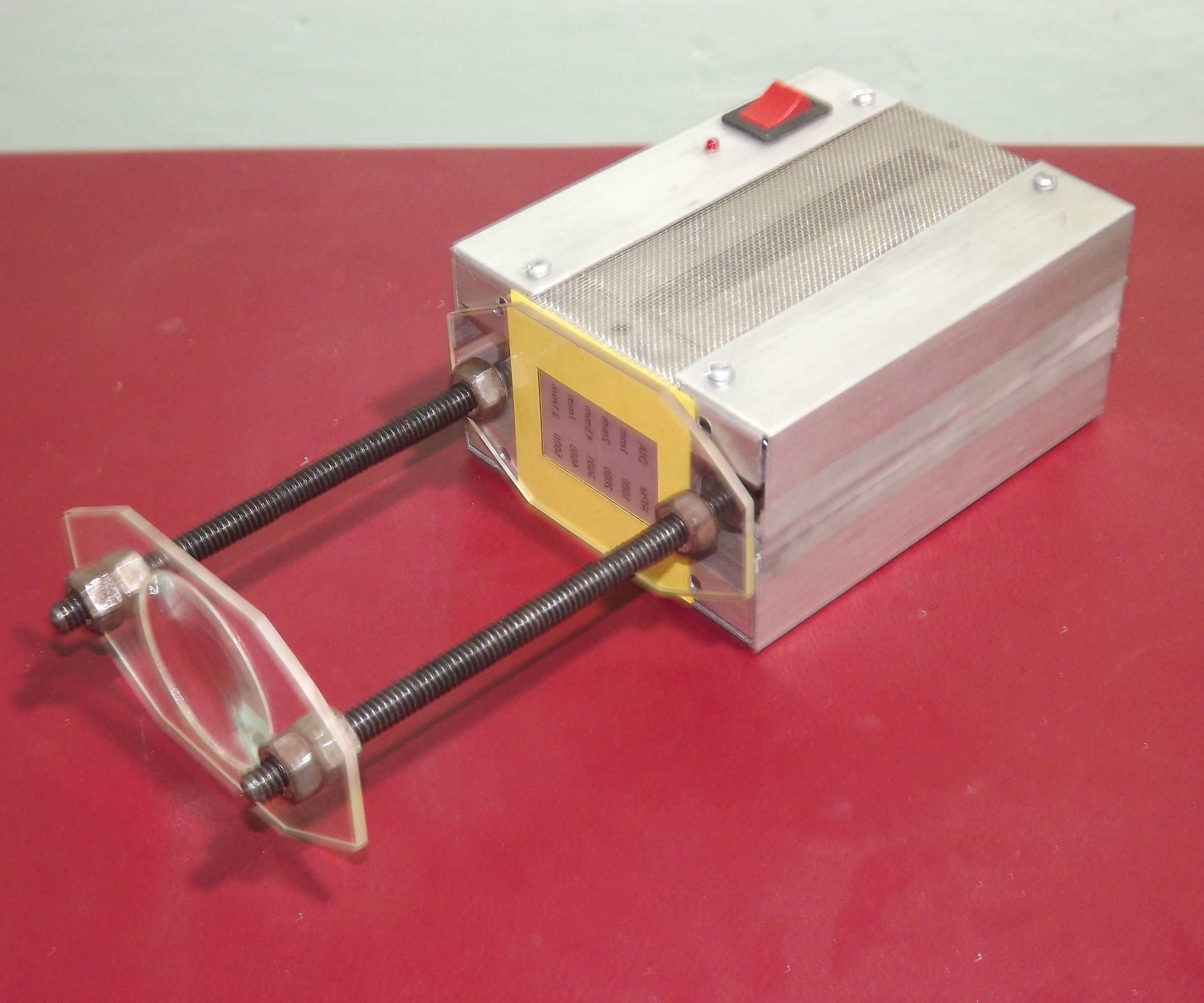 ASSIST-ME: a SLIDE PROJECTOR DESIGNED FOR WORKSHOP