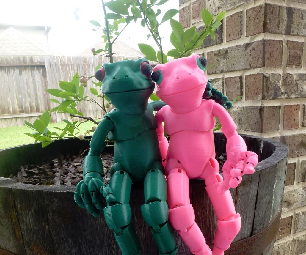 Froggy: the 3D Printed Ball-jointed Frog Doll