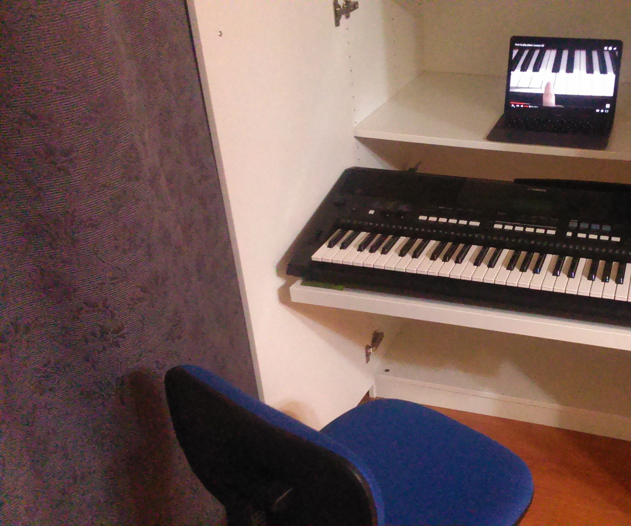 Easy “Hide and Use” Electronic Keyboard