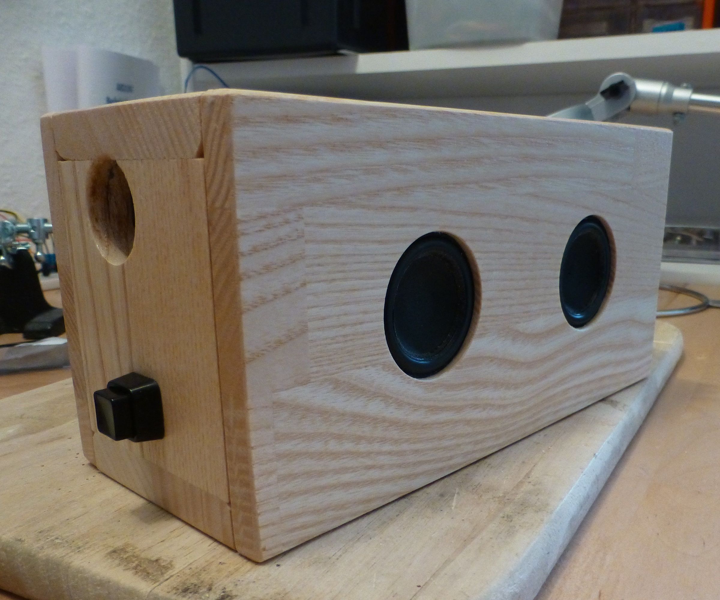 Bluetooth Speaker in Ash Tree Box