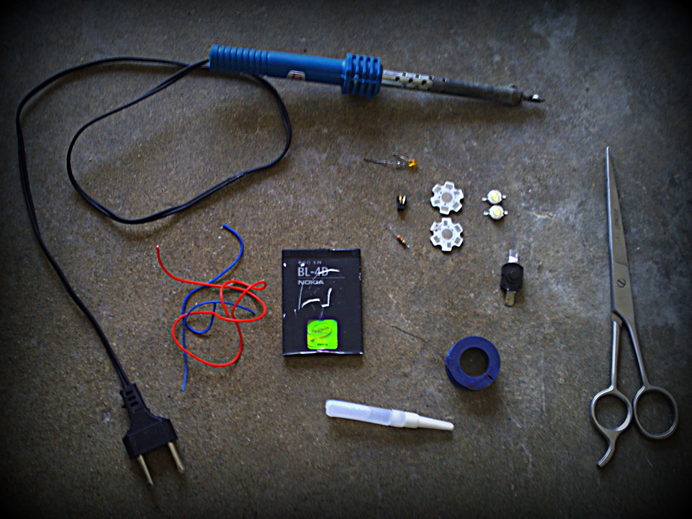 How To Use Diy Flashlight Parts To Make A Rechargeable Led Flashlight