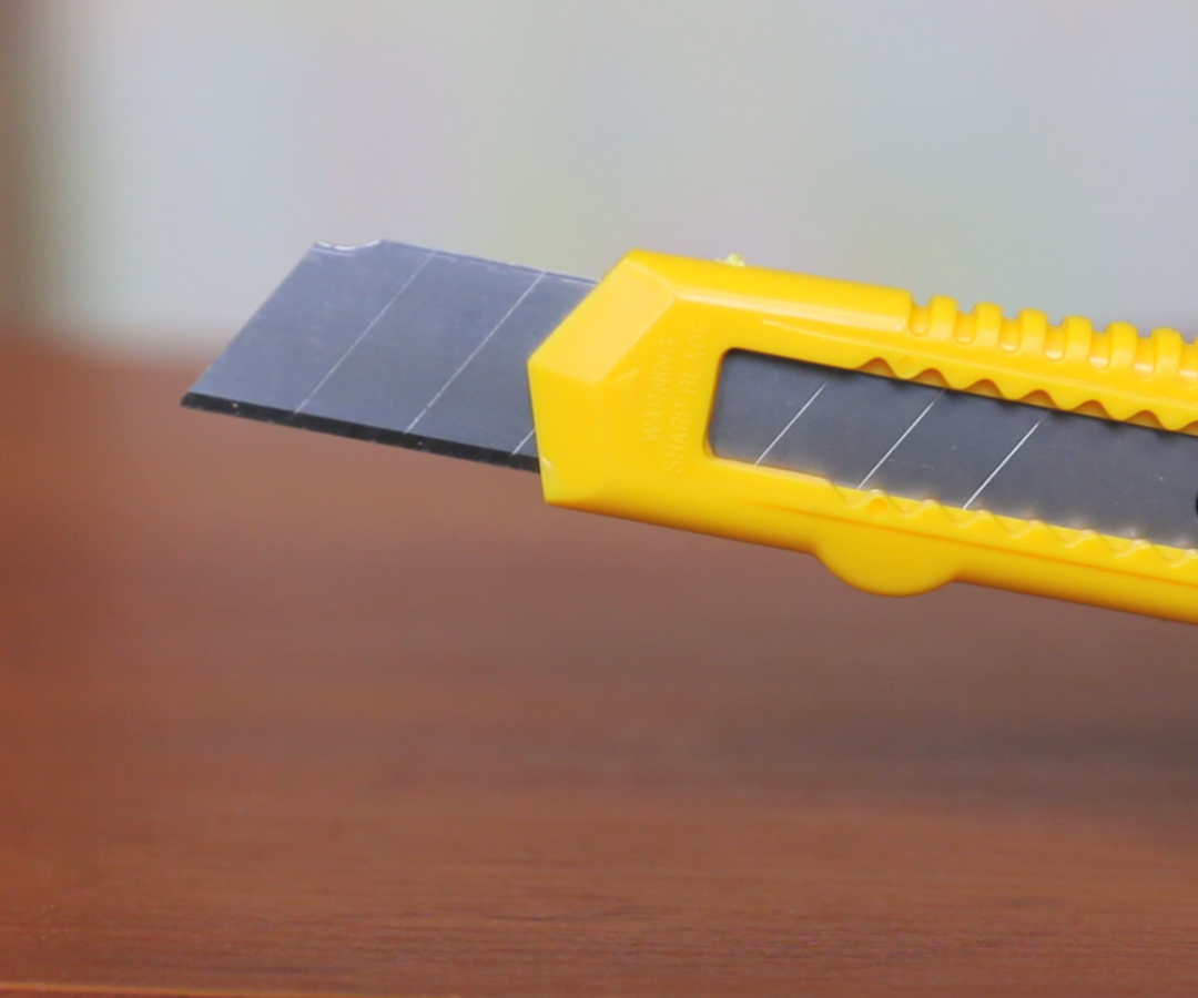 How to Make a Saw From the Stationery Knife