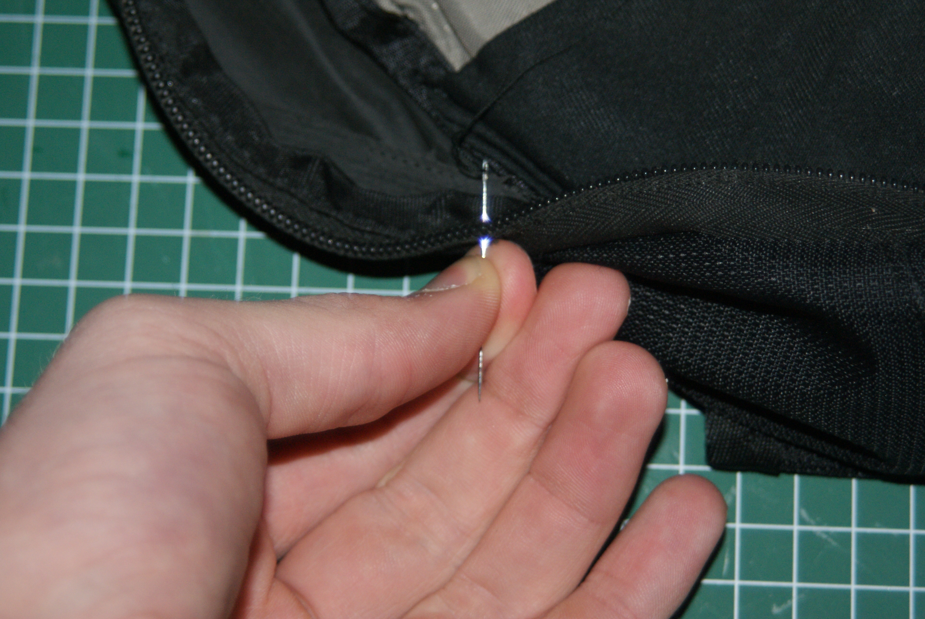 Repairing a Zipper (cheap) 5 Steps Instructables