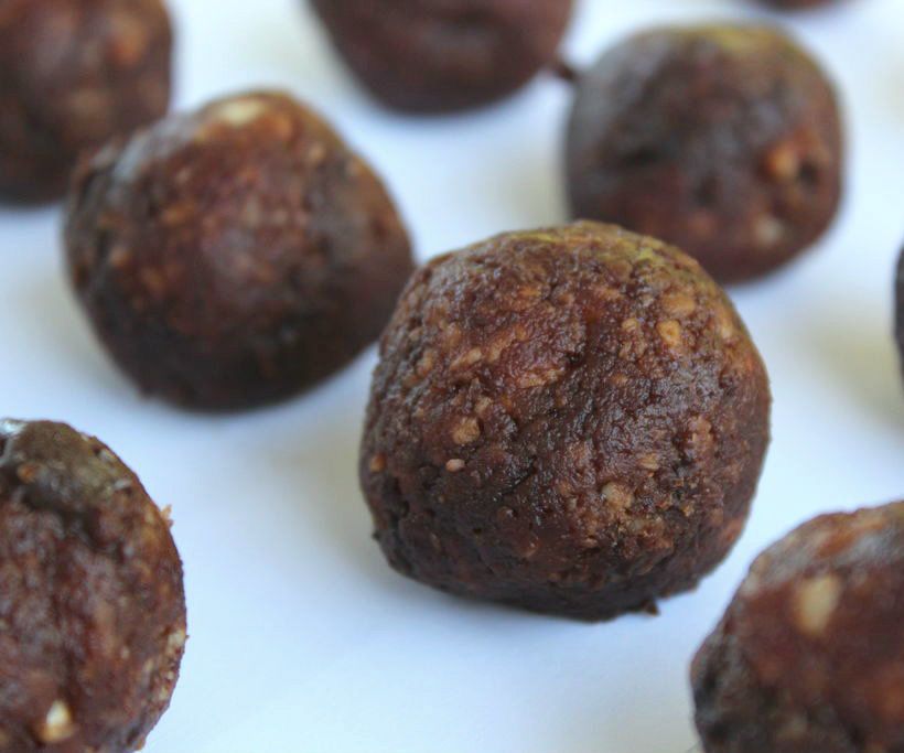 Healthy Fruit and Nut Snack Balls