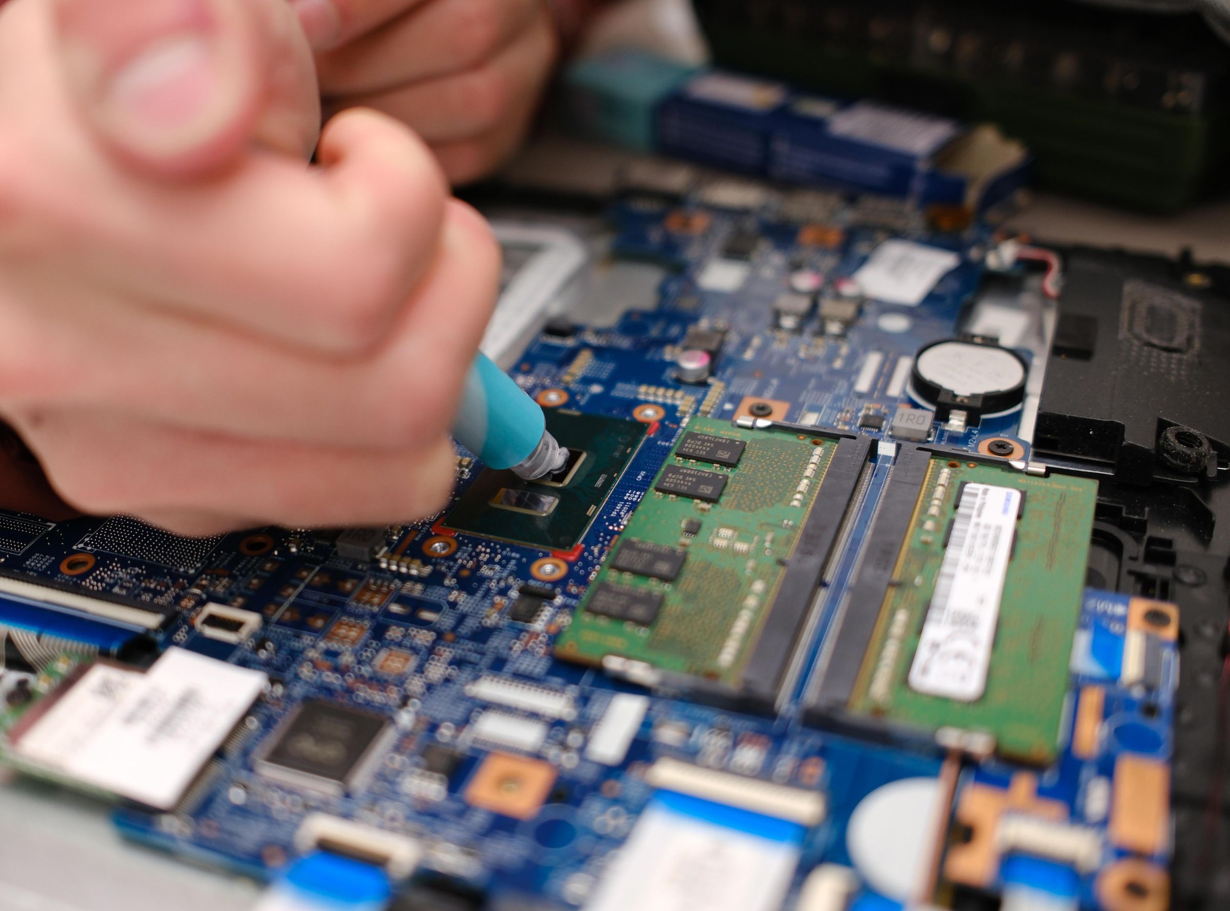 Replacing Thermal Paste on a Laptop