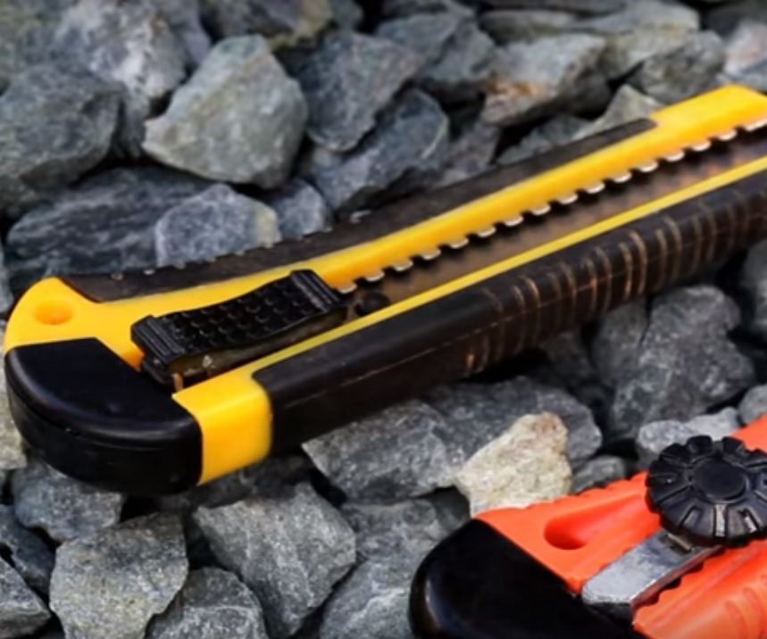 How to Break Off the Blunt End of Stationery Cutter Knife
