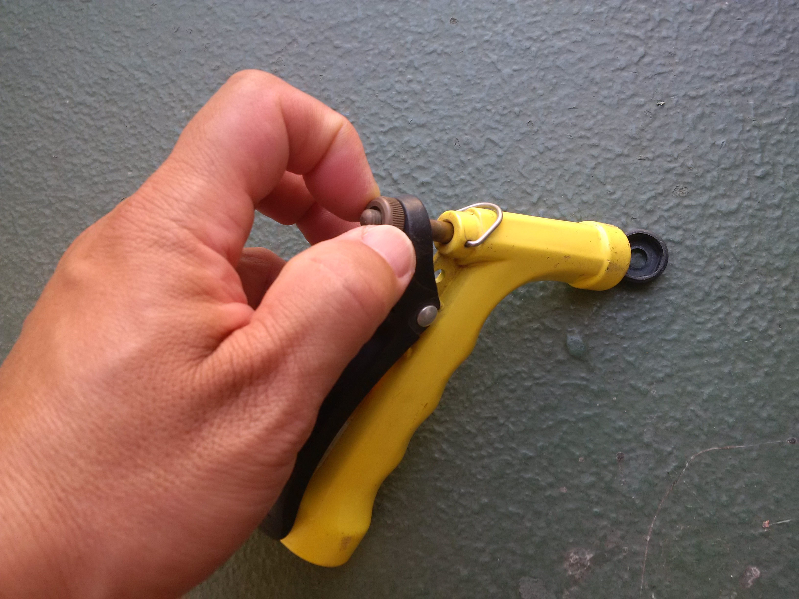 How to Repair a Hose Nozzle 4 Steps (with Pictures) Instructables