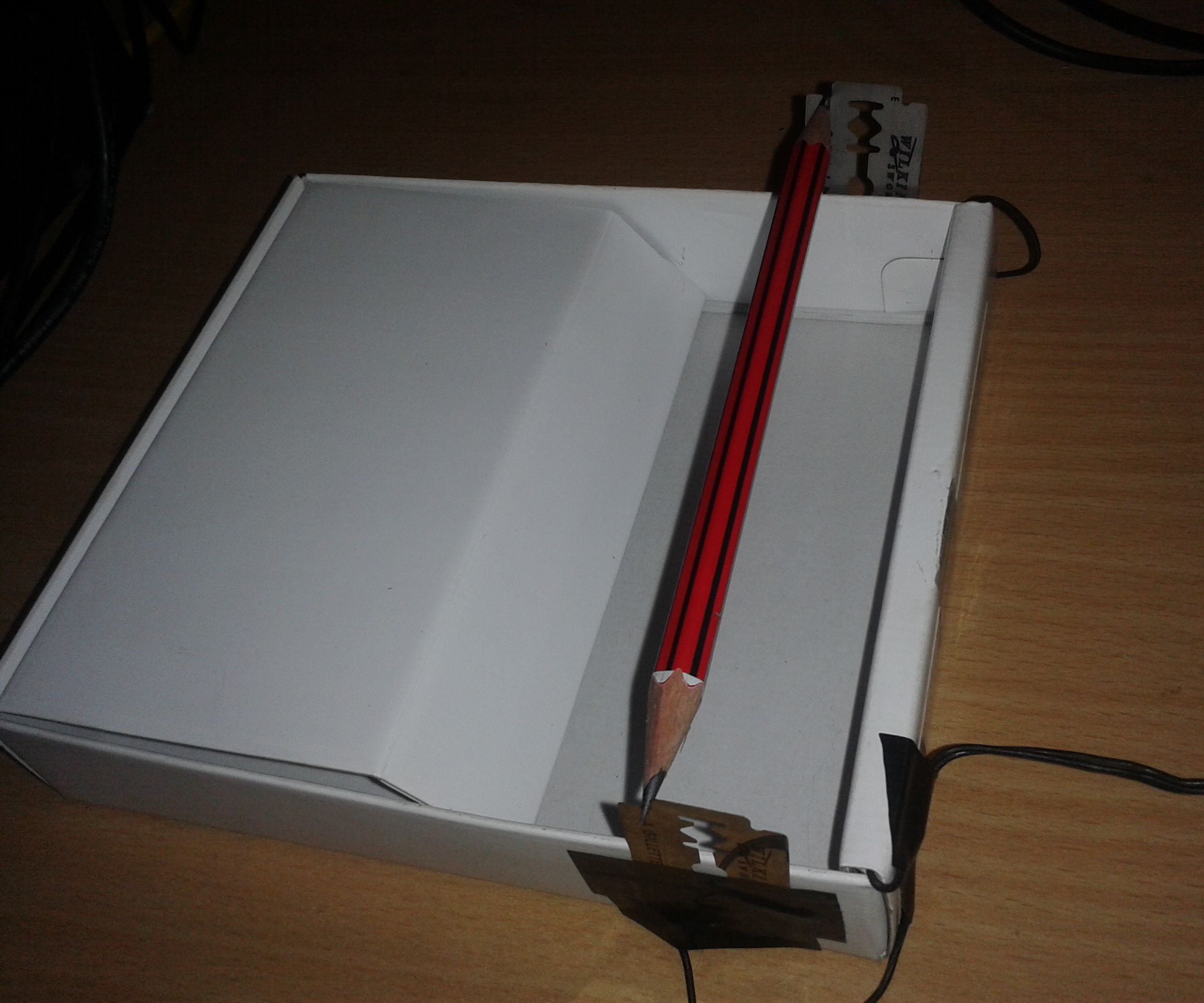 Shaving Blade Microphone