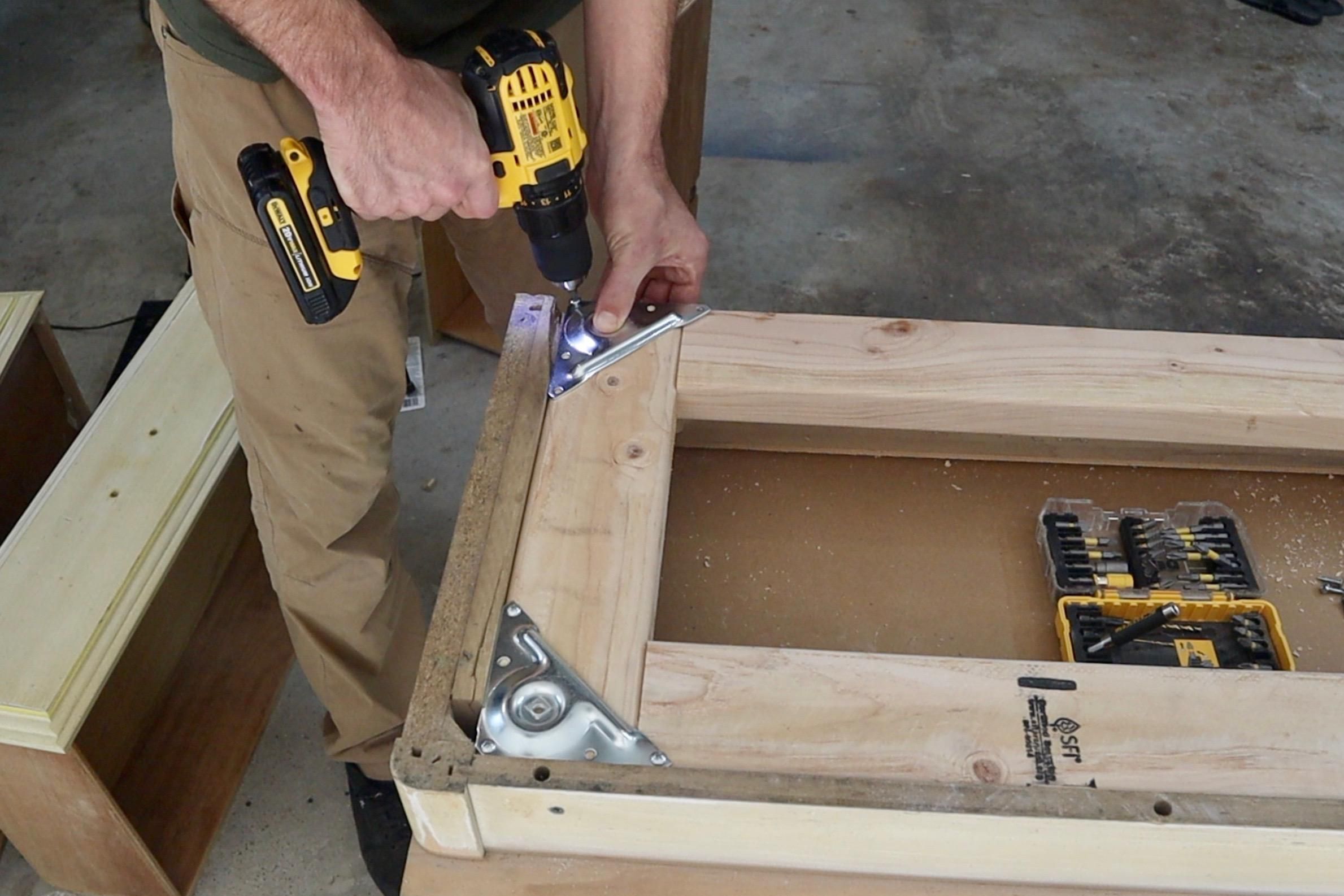 Take a Dresser From Drab to Fab With Common Dresser Repairs and Chalk Paint! 8 Steps (with