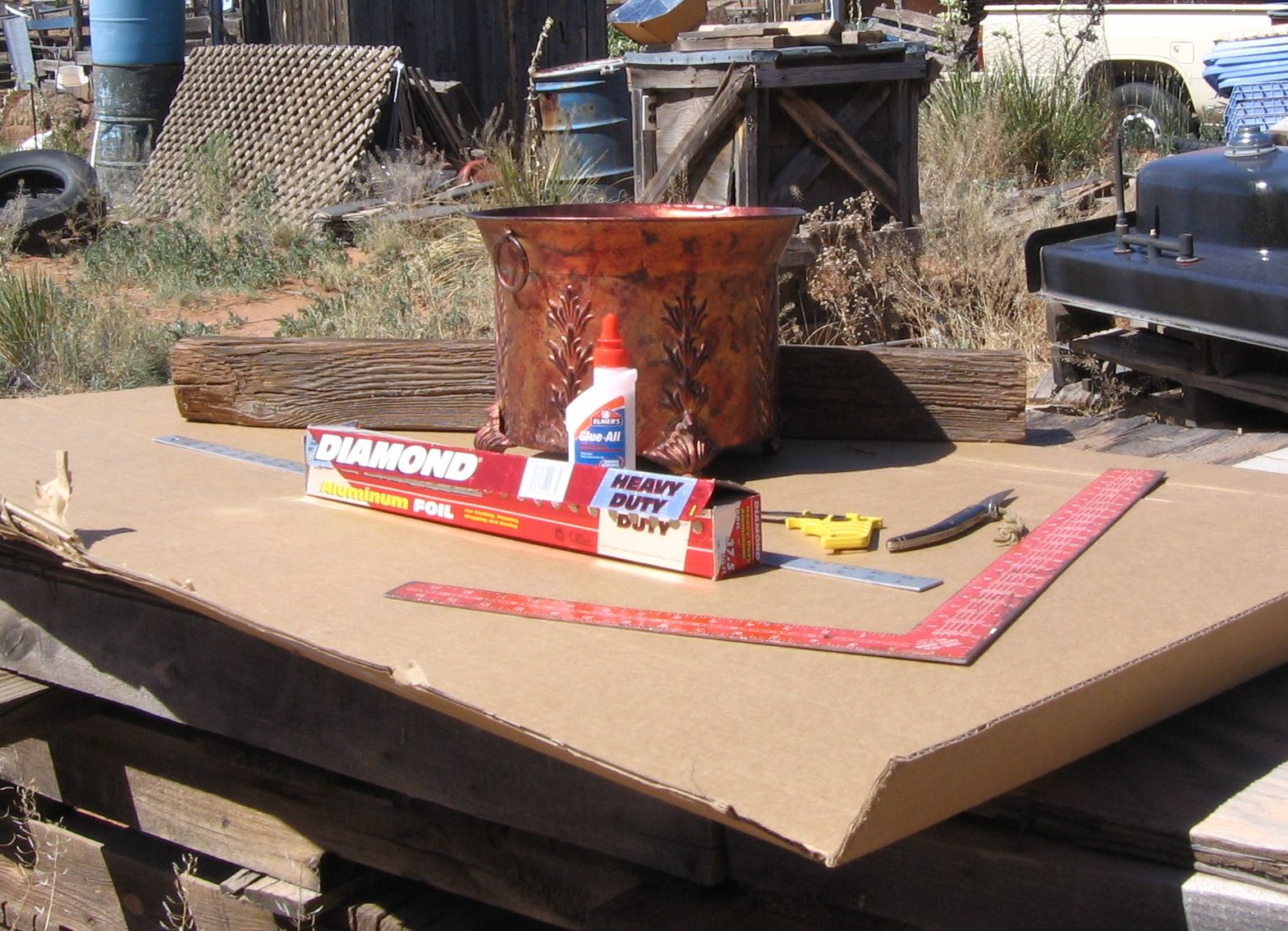 Cardboard. Foil. Glue the Solar Funnel Cooker 8 Steps (with Pictures