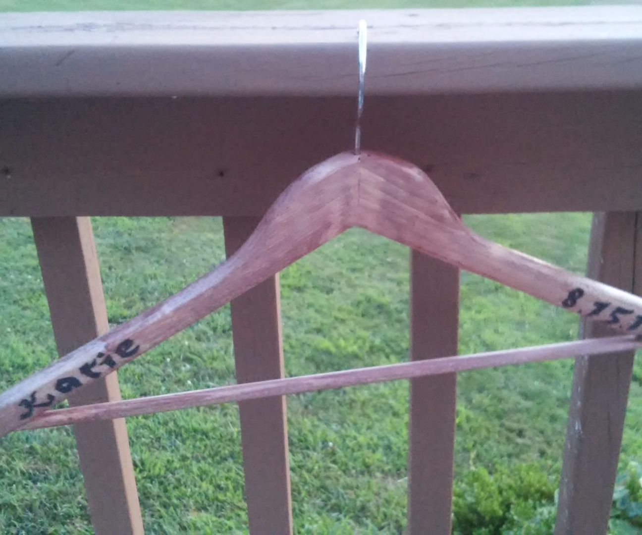 DIY Bride Guide: Bridesmaid Hangers