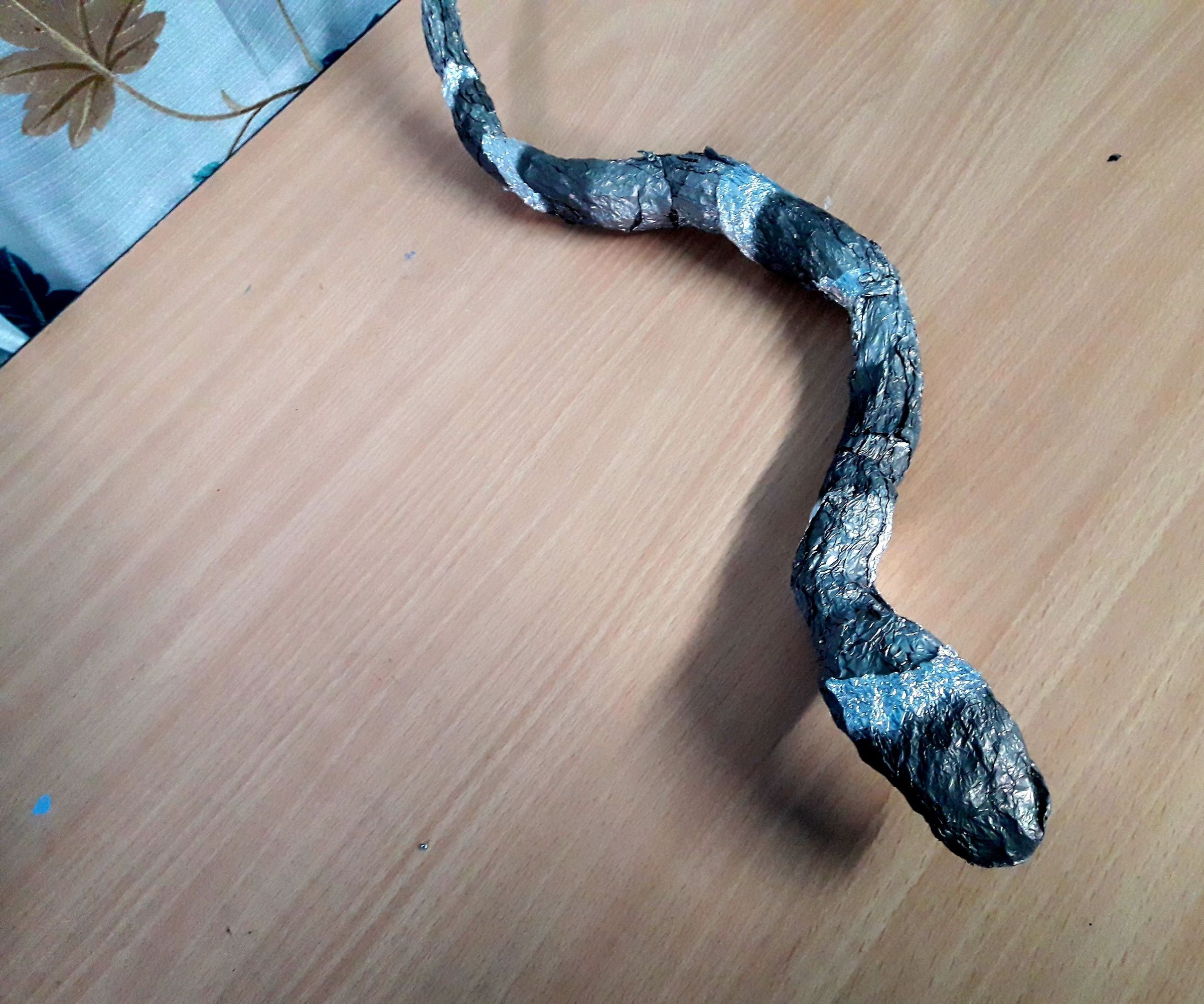 DIY Snake From Rusting Aluminium Foil (Harry Potter's Nagini)