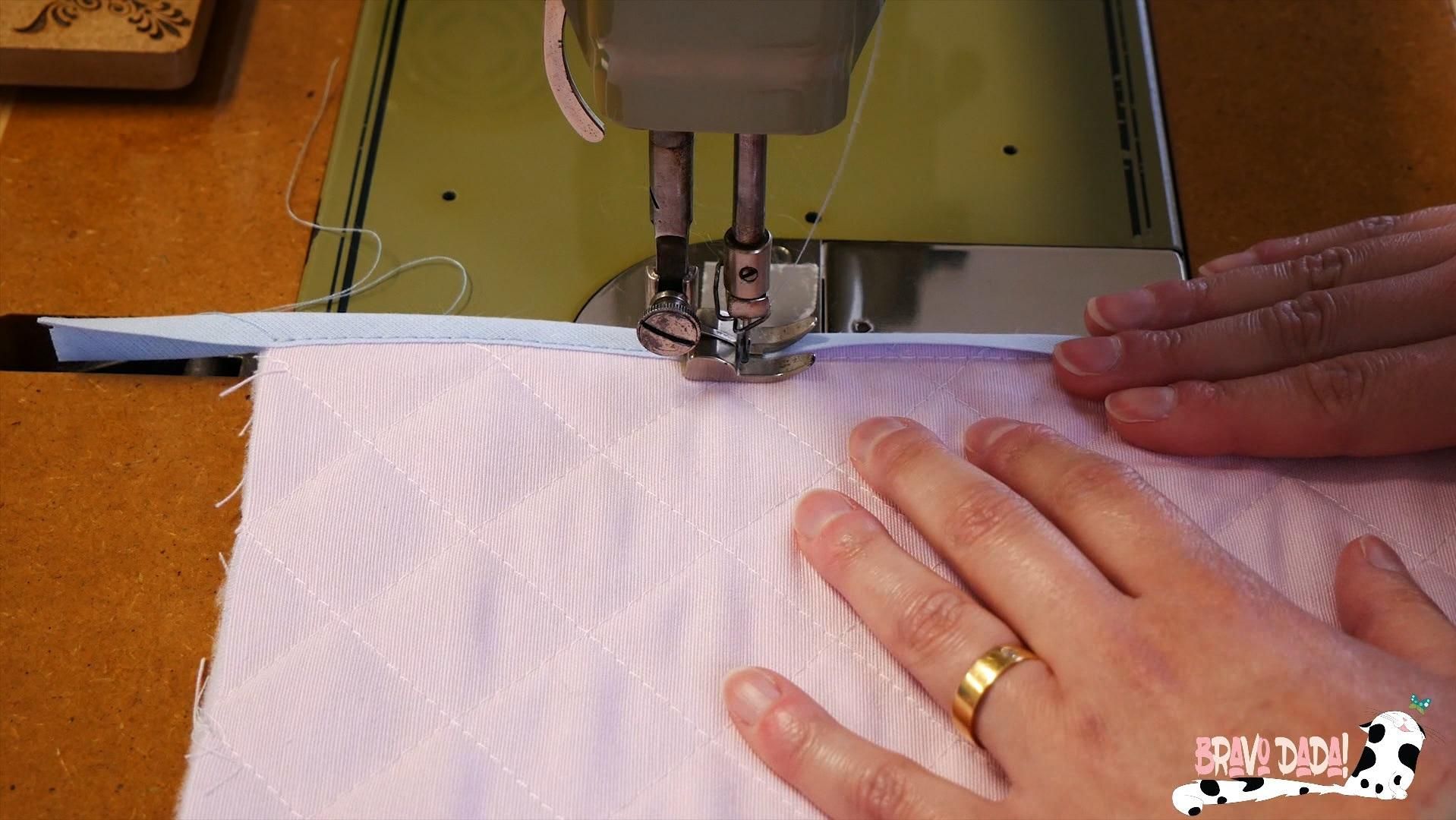 DIY How to Make a Quilted Sewing Machine Mat With Pockets and Thread