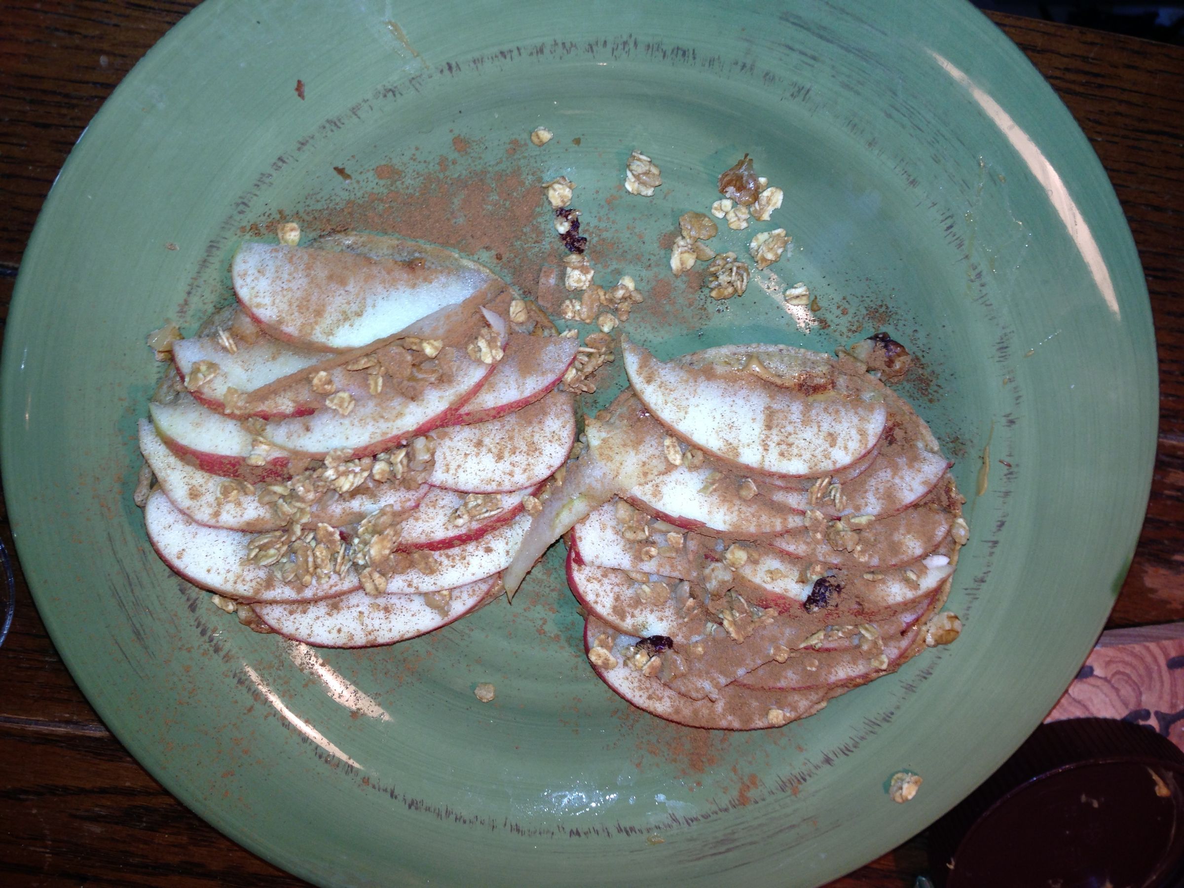 Quick & Tasty: Apple and Peanut Butter Eggos