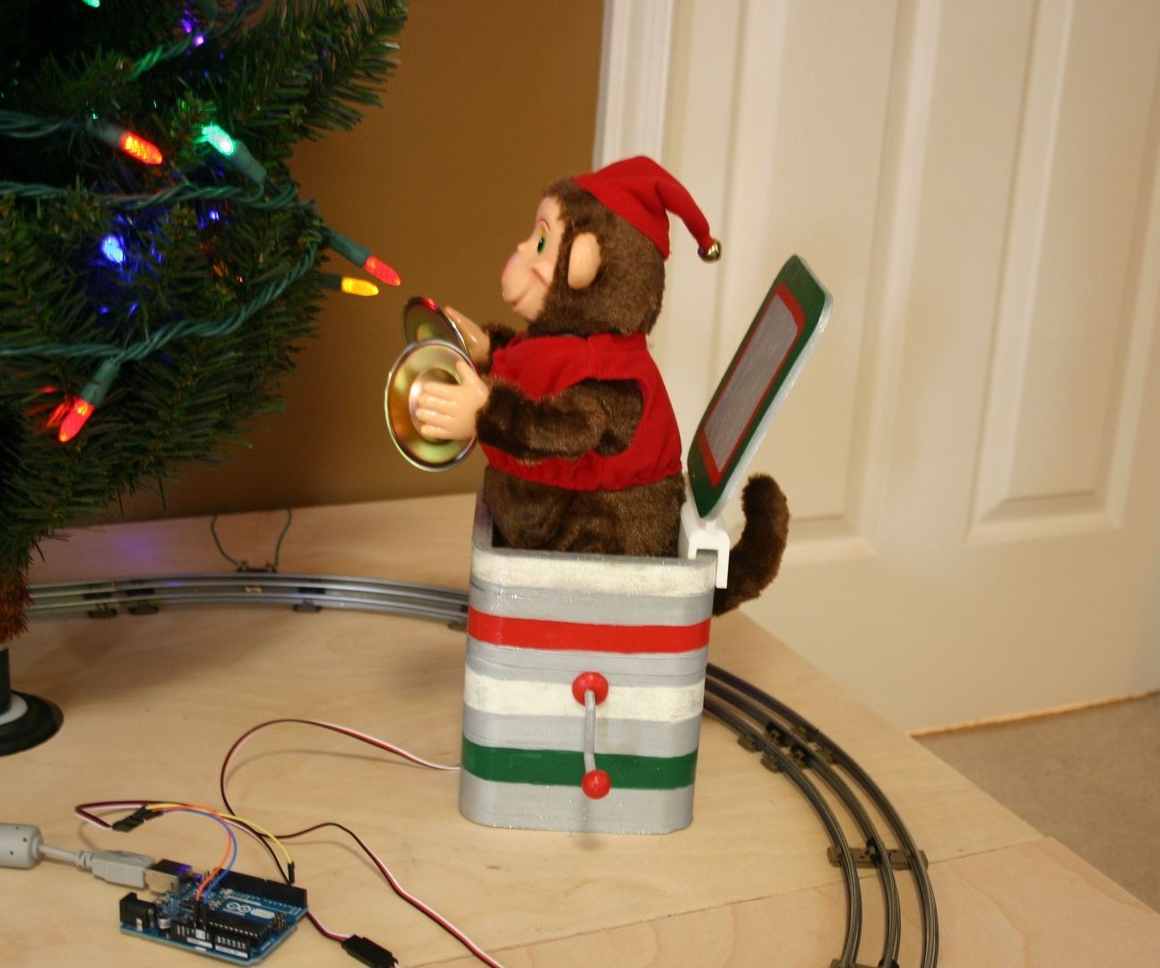 Servo Controlled Clapping Monkey--Santa's Shop 2016