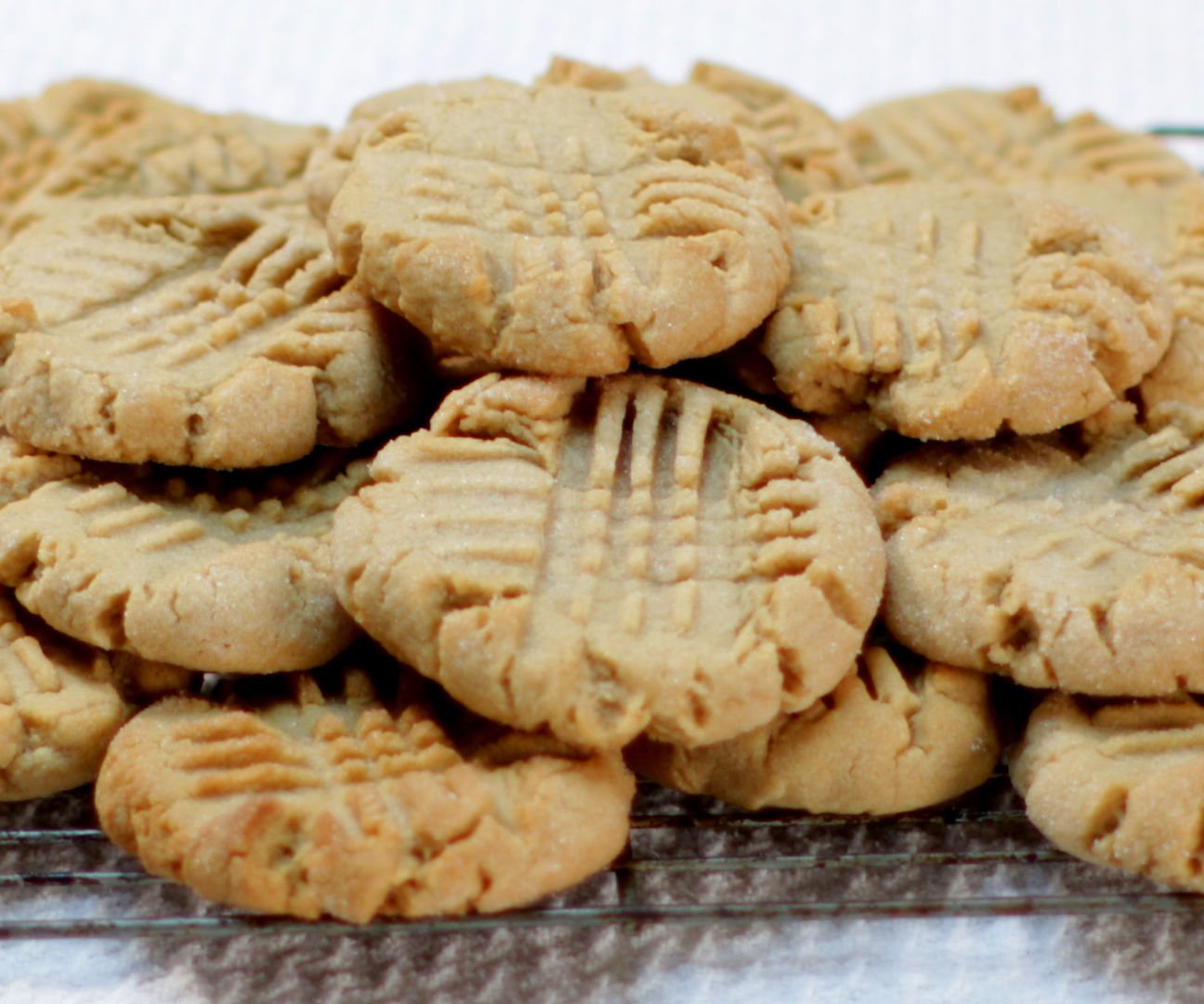 Easy Soft and Chewy Peanut Butter Cookies