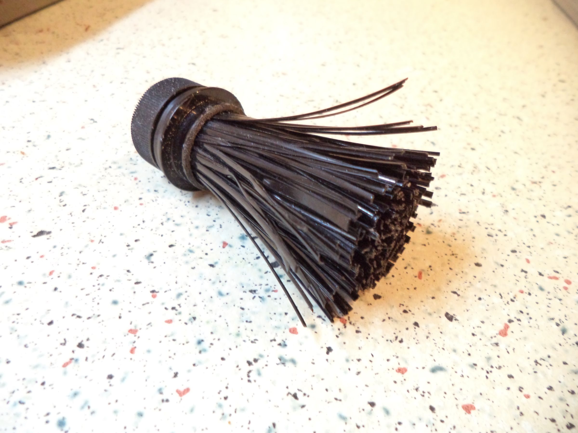 Making a Brush From a Plastic Bottle : 10 Steps (with Pictures ...