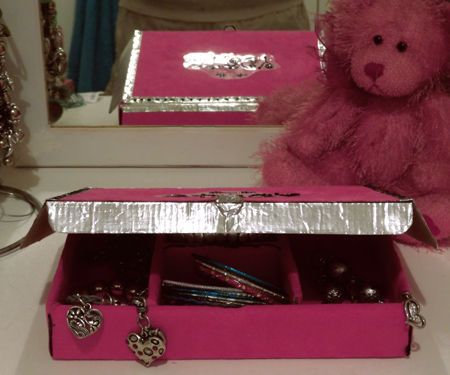 Pizza Box Jewellry Case for a Little Girl
