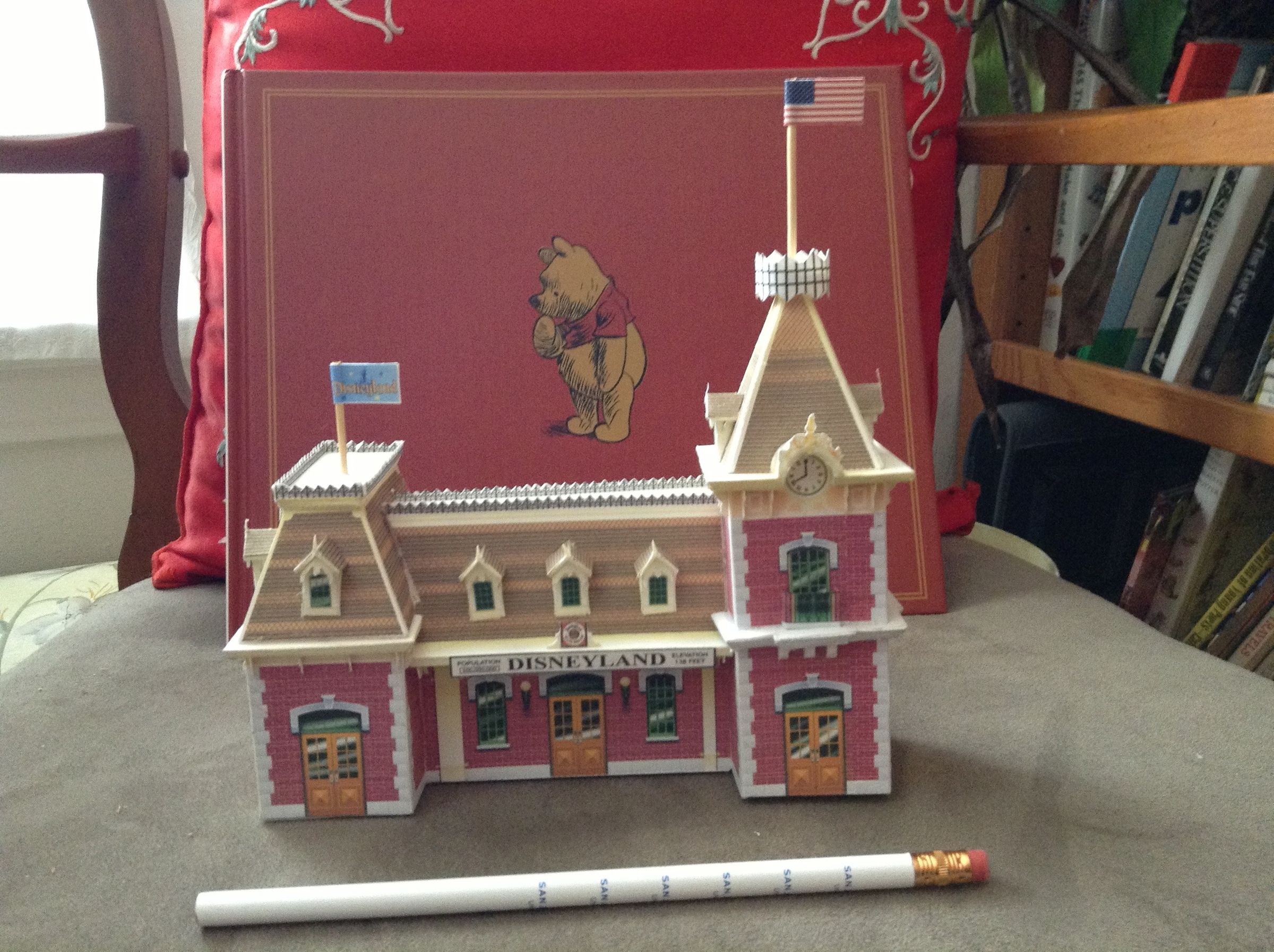 Paper Pub: Disneyland Main Street Station 1/4 HO Scale