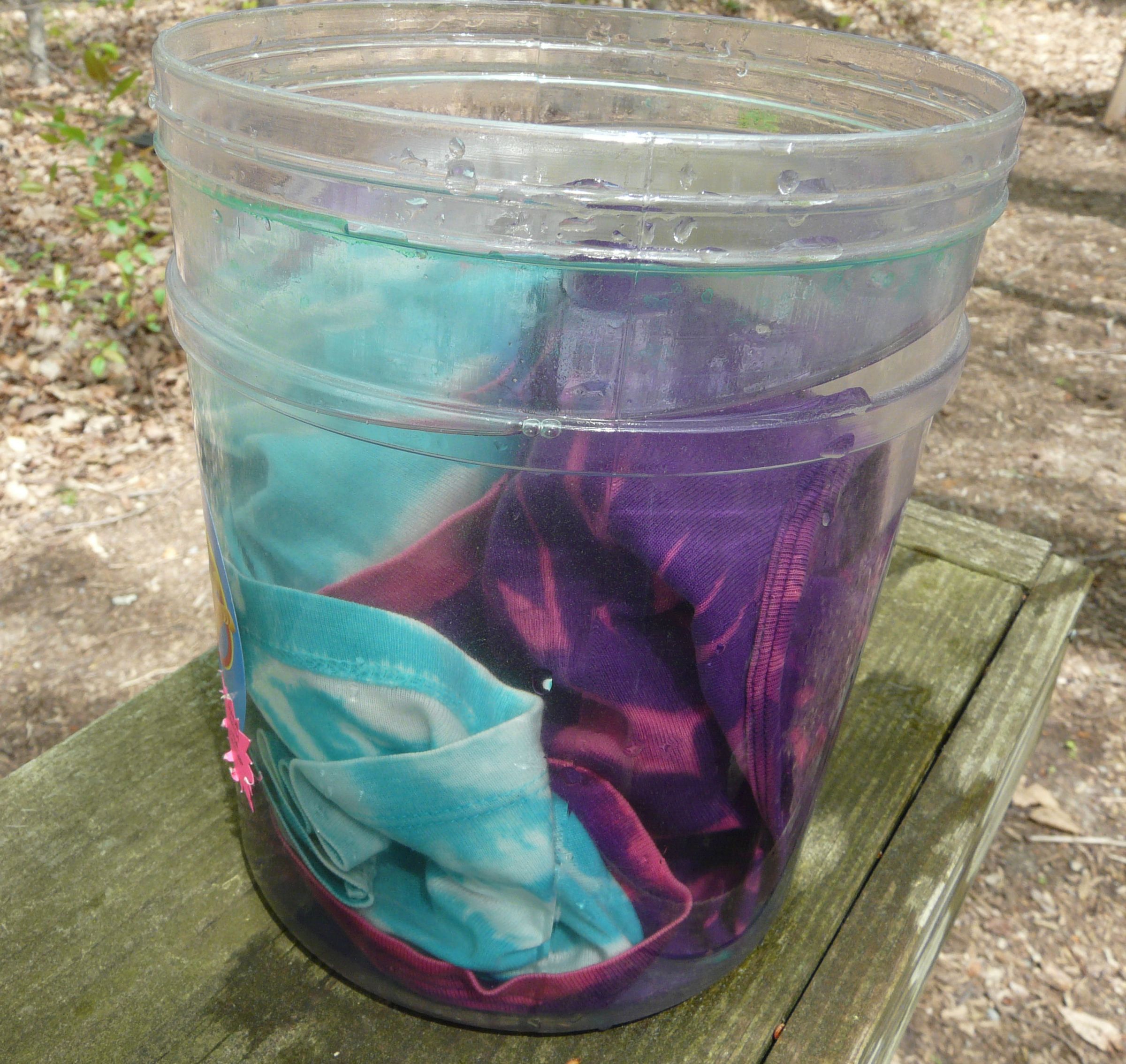 Shibori Dyed Tshirt... Using Bleach! 6 Steps (with Pictures