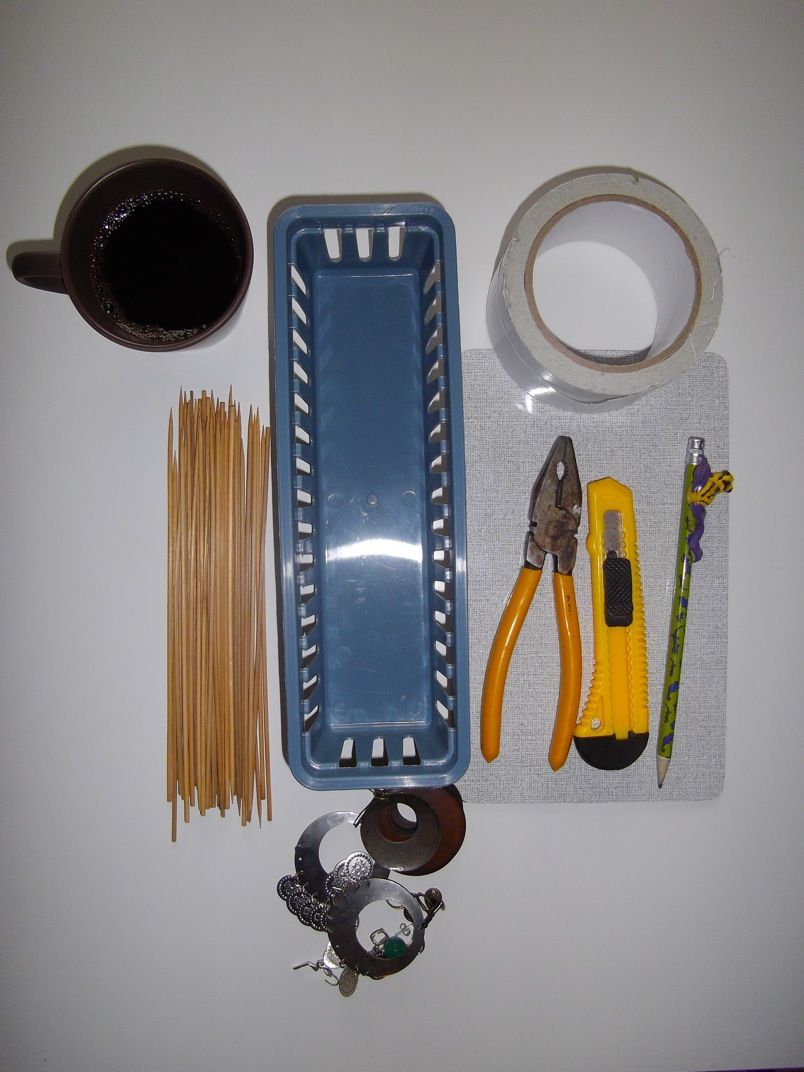 Compact Earring Organizer