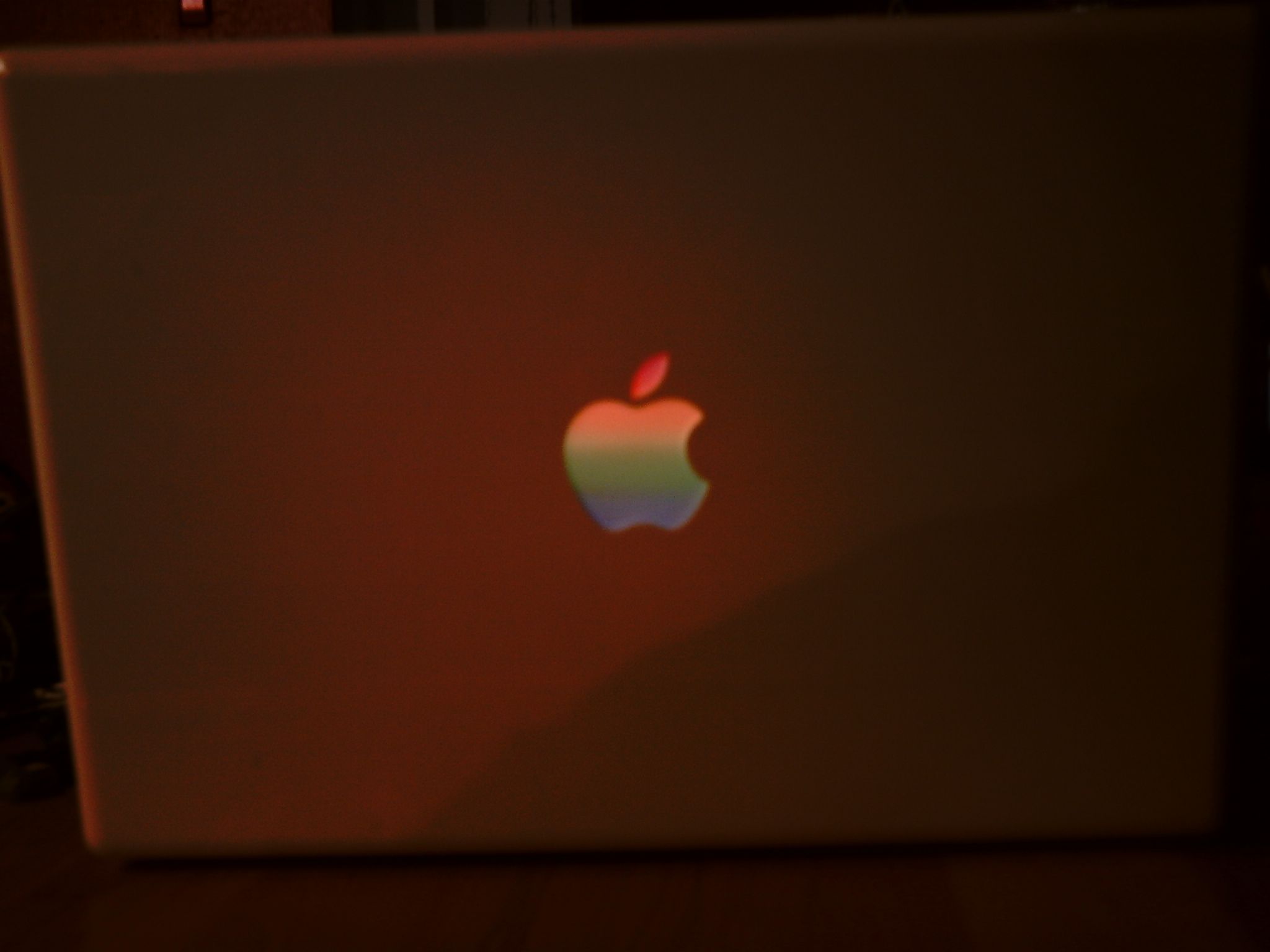 How To: Change the Logo of a Macbook 13"
