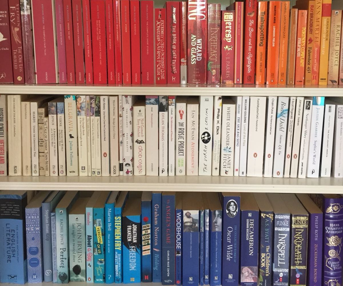 How to Organise Your Bookcase