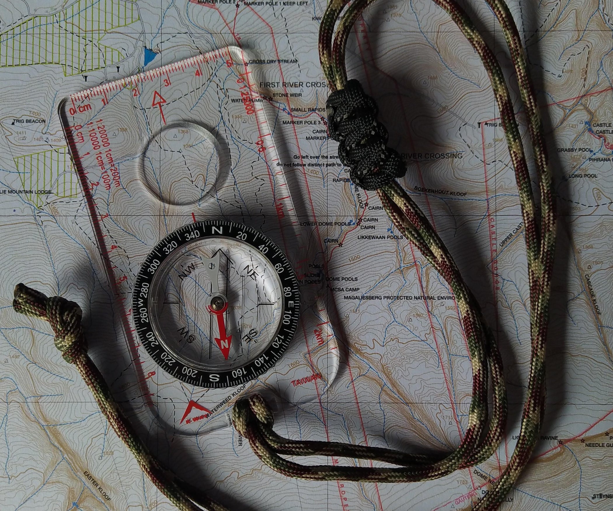 Paracord Compass Lanyard Instructables