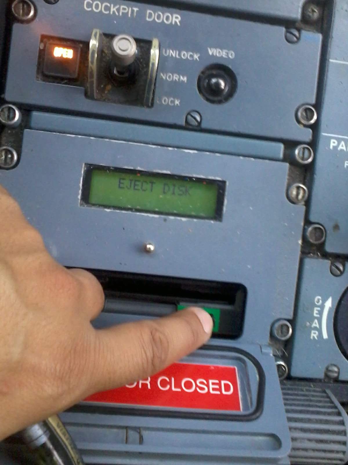 A320 NAV Database Update 4 Steps (with Pictures) Instructables