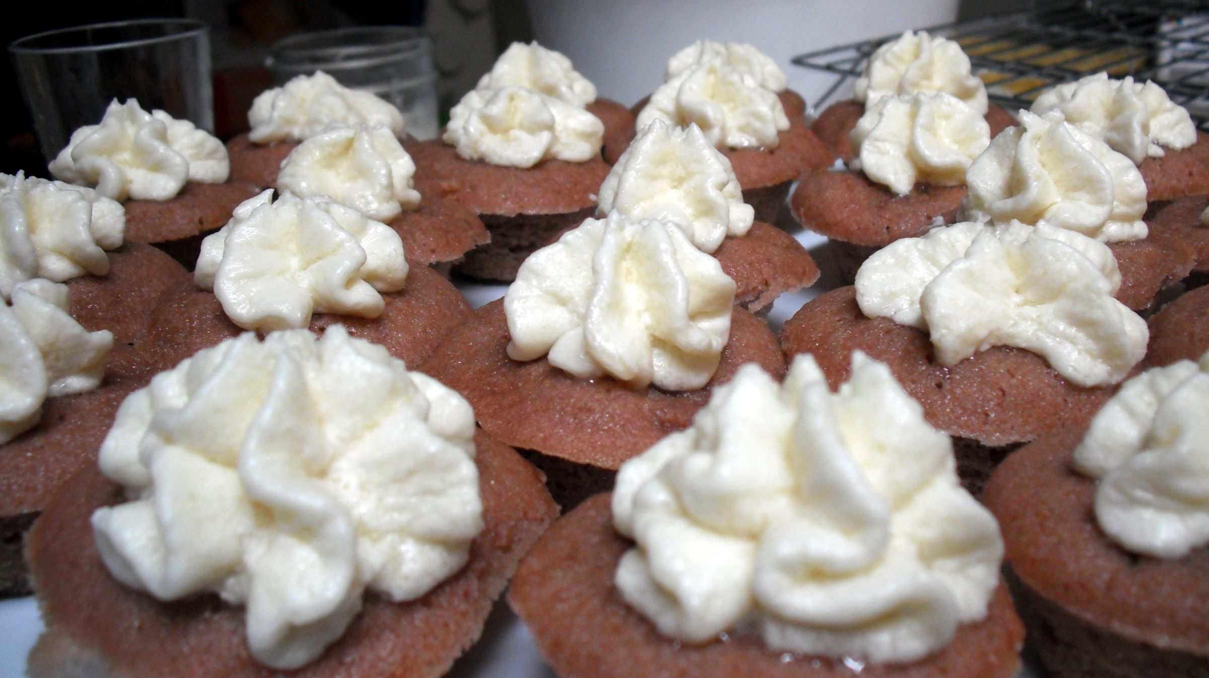 strawberry pink champagne cupcakes