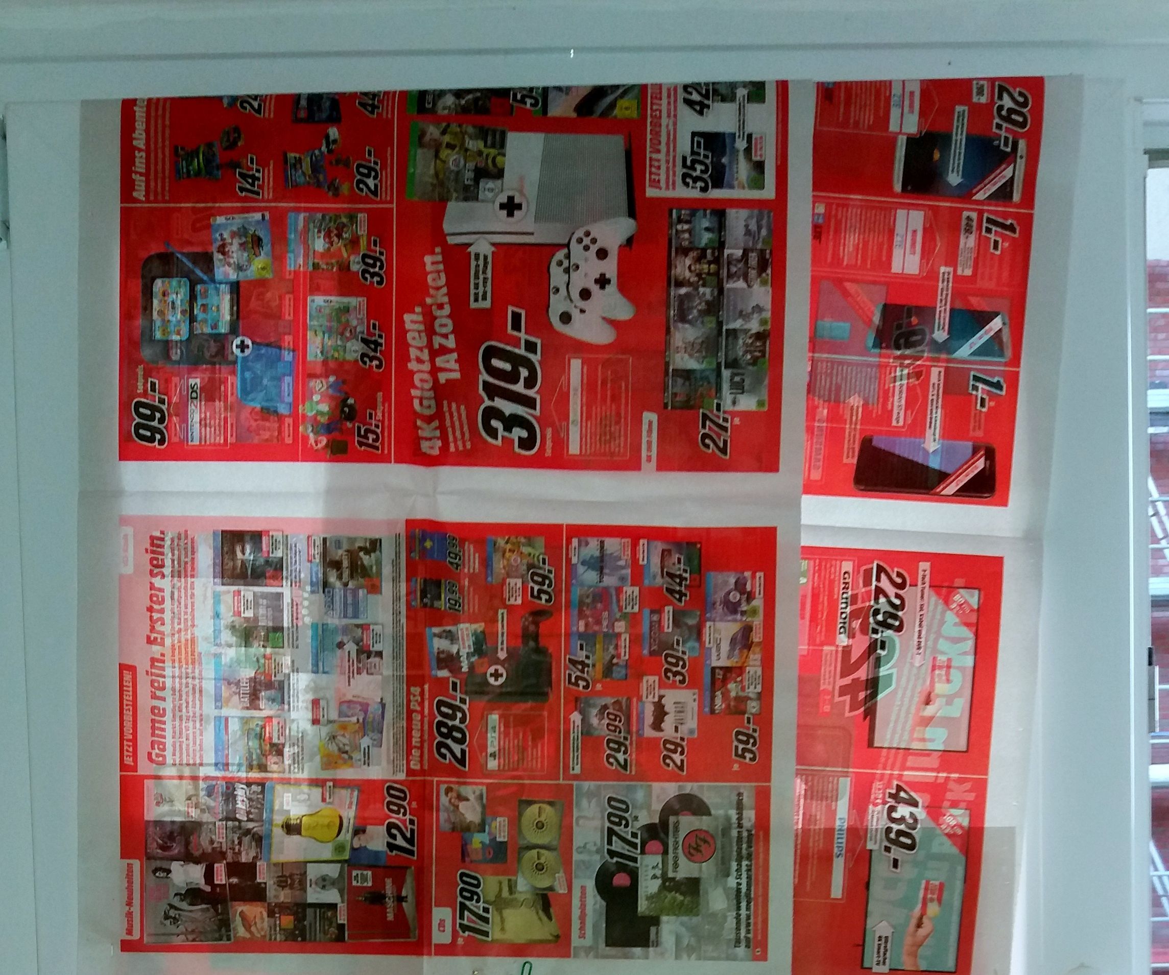 Foldable Newspaper Curtain