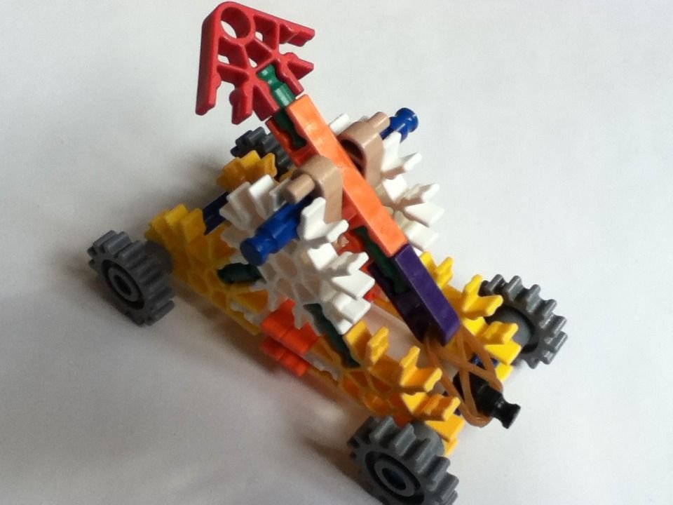 Super Simple Knex Trebuchet