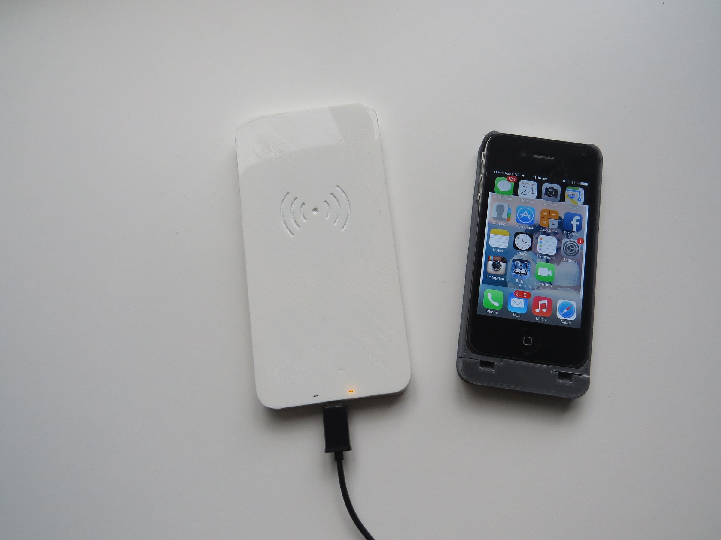 3D Printed Wireless IPhone Charger & Case Instructables