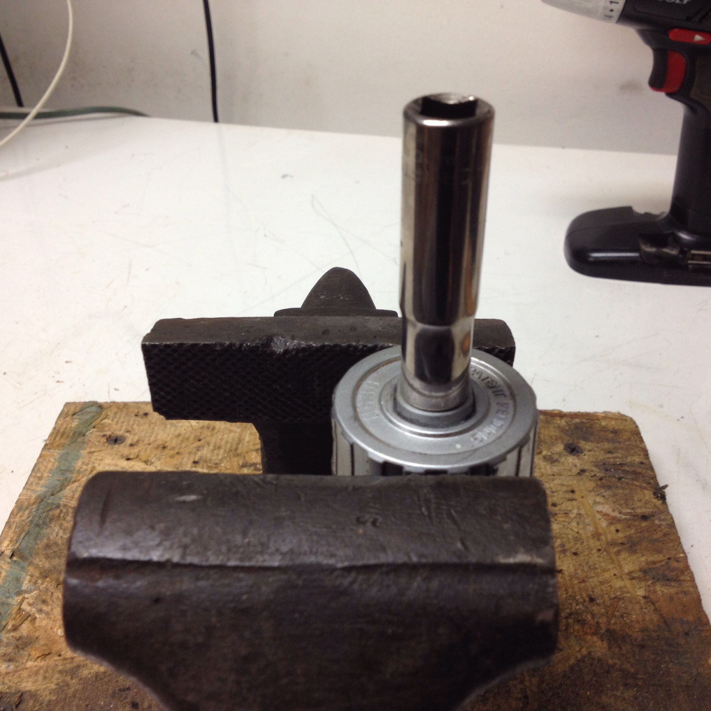 How to Disassemble a Keyless Drill Chuck : 9 Steps (with Pictures ...