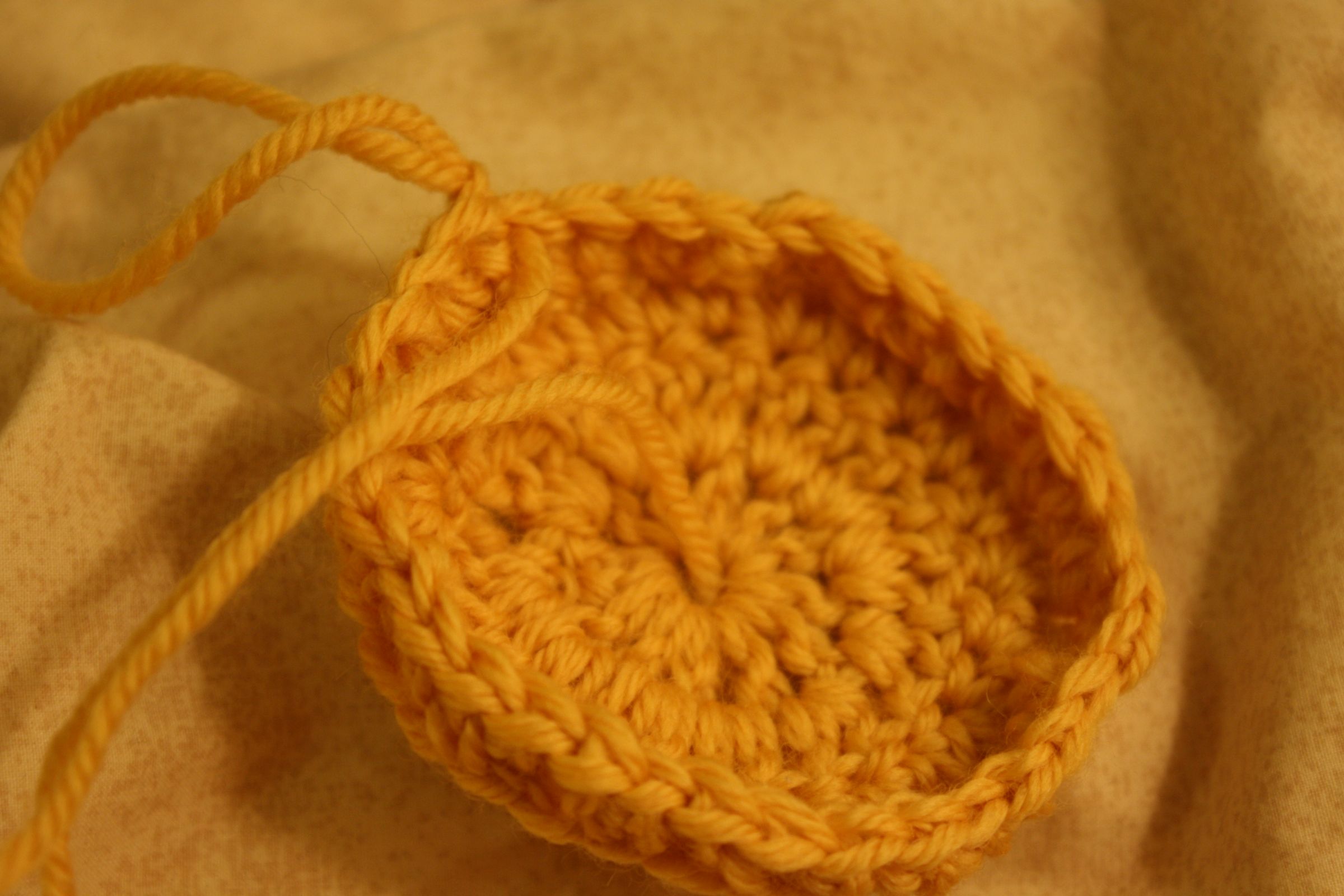 How to Build a Hamburger Trinket Box With Yarn! 6 Steps Instructables