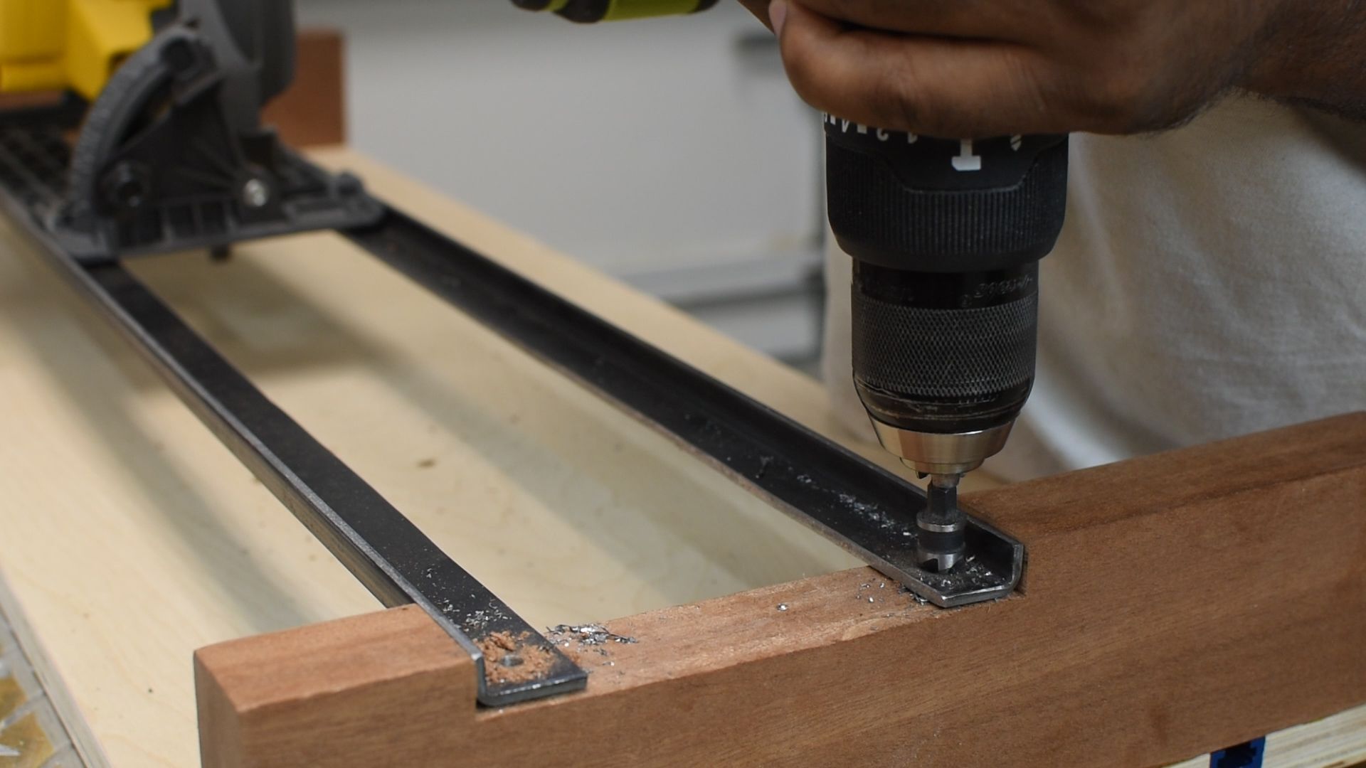 How to Make a Circular Saw Crosscut Jig and Router Guide 2 in 1 : 9 ...
